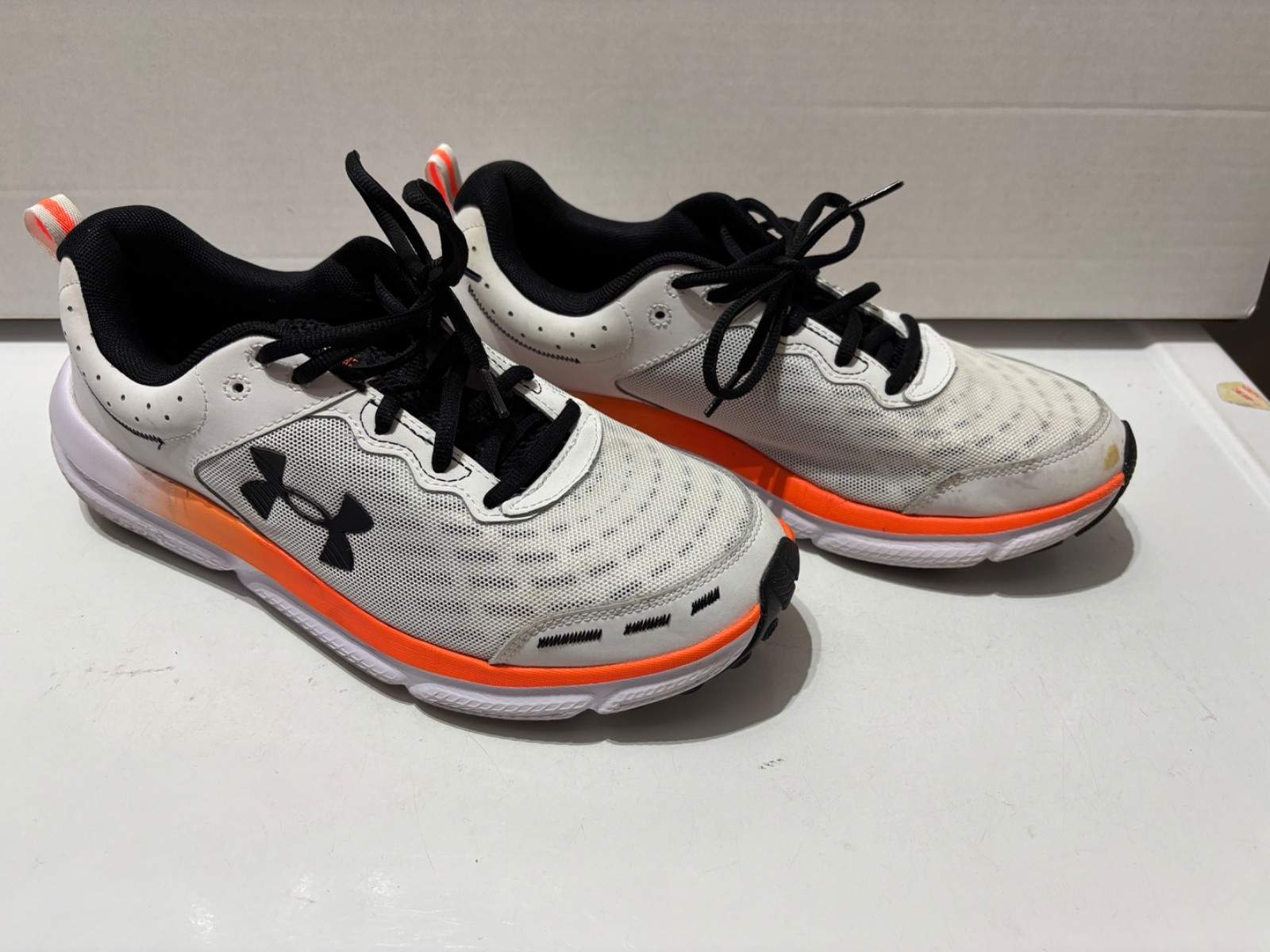 Under Armour Running Shoes Men’s Size 10 Charged Assert 10 White Sneakers