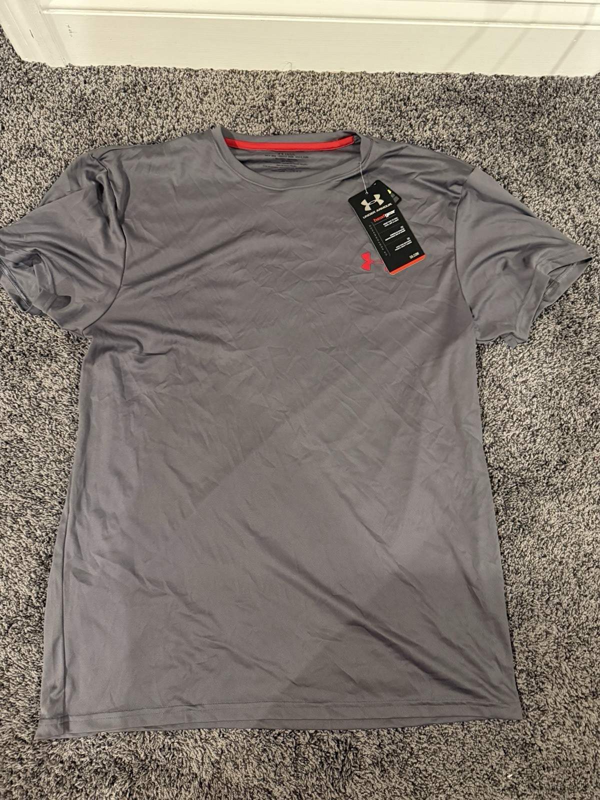 Men’s COMPRESSION FITTED Shirt by UNDER ARMOUR – Sz L – Grey w/ Red  Logo