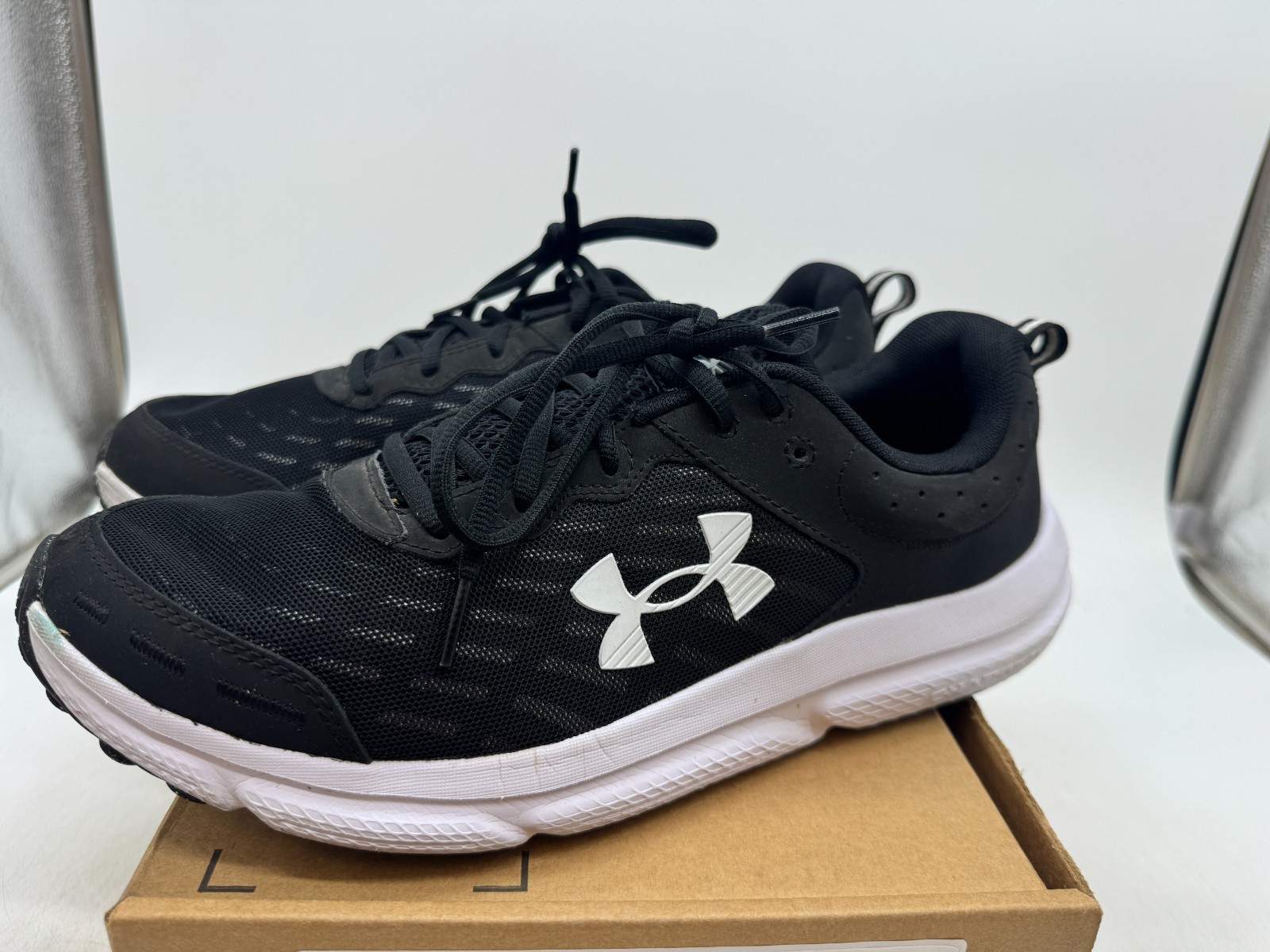 Under Armour Charged Assert 10 Sneakers Mens Black White Lace-Up Low Top – 12