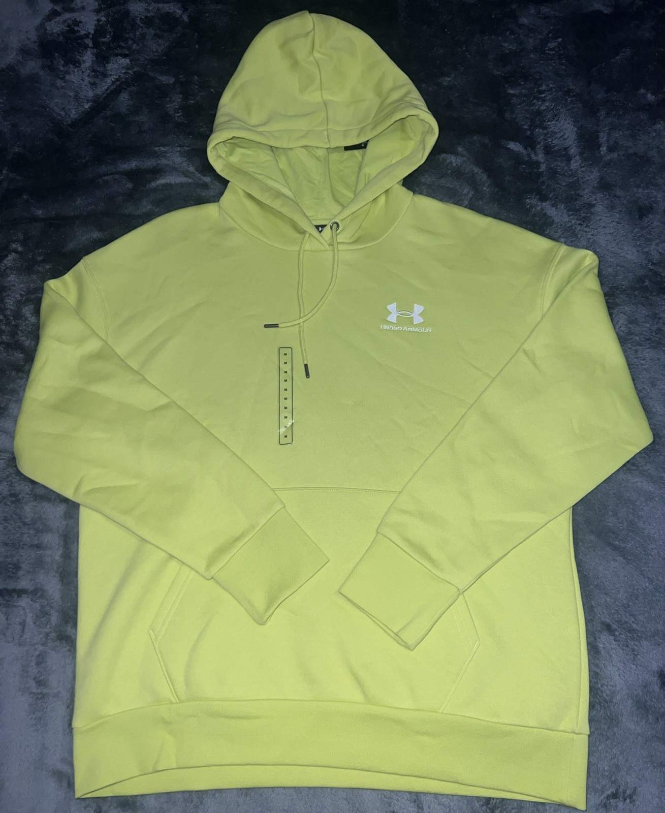Medium Under Armour Essential Fleece Hoodie Pullover Sweatshirt Womens