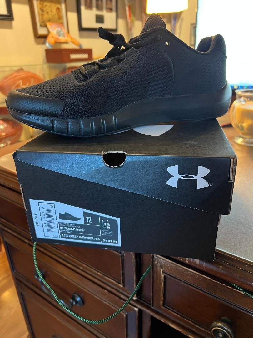 Under Armour UA Micro G Pursuit BP Black Running Shoes Men 12 NIB Smoke Free