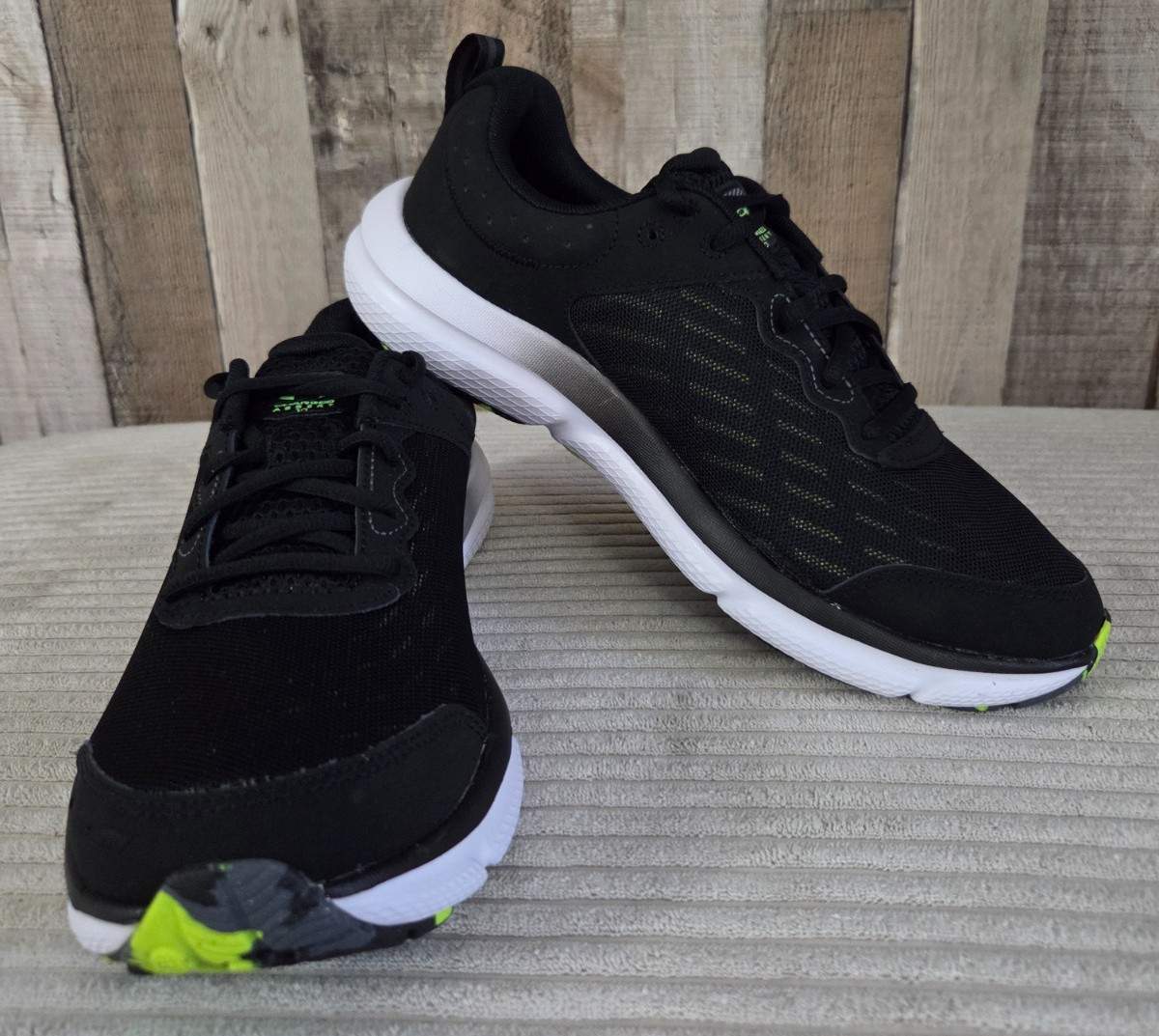 Under Armour Men’s Charged Assert 10 Black Running Shoes Sneakers Size 9