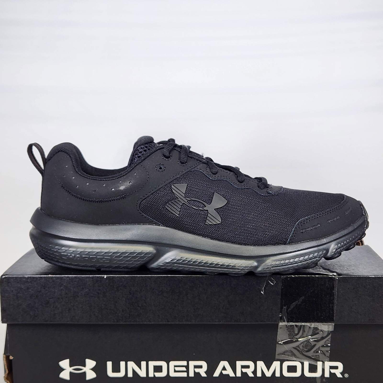 Size 10 – Under Armour Charged Assert 10 – Black – Mens