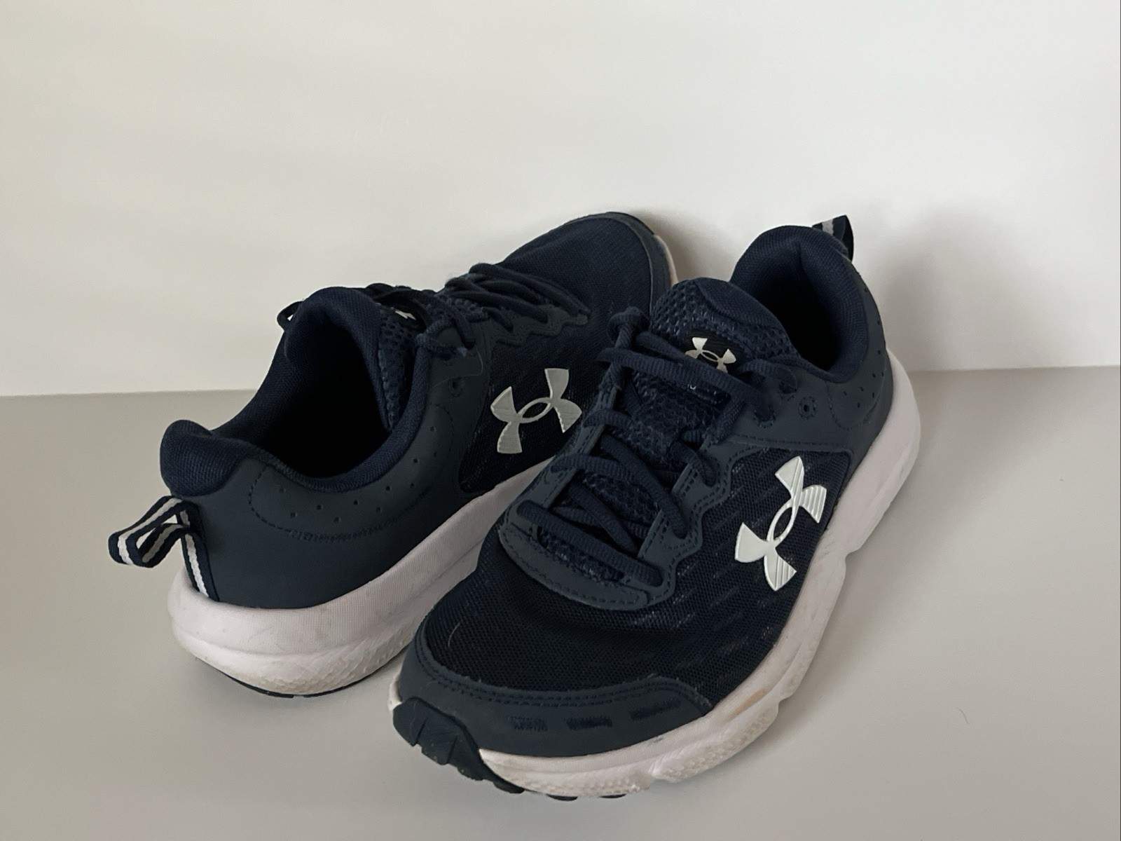 EUC Under Armour 3026175 Men’s 9.5 UA Charged Assert 10 Running Shoes Navy Blue