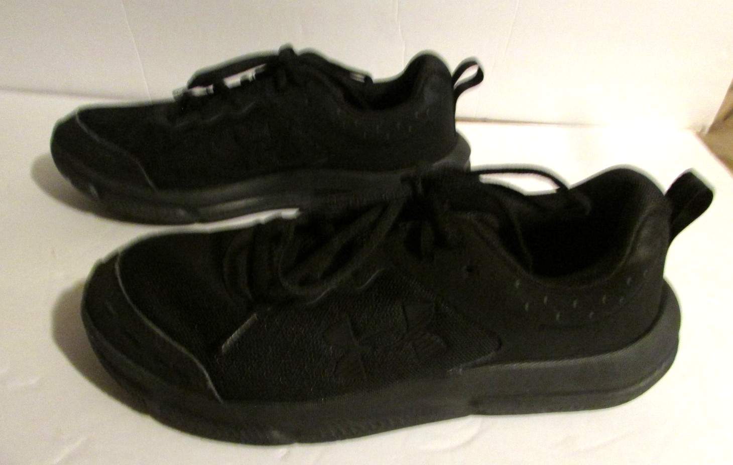 Under Armour Charged Assert 10 Mens Triple Black Running Shoes Size 9.5 US
