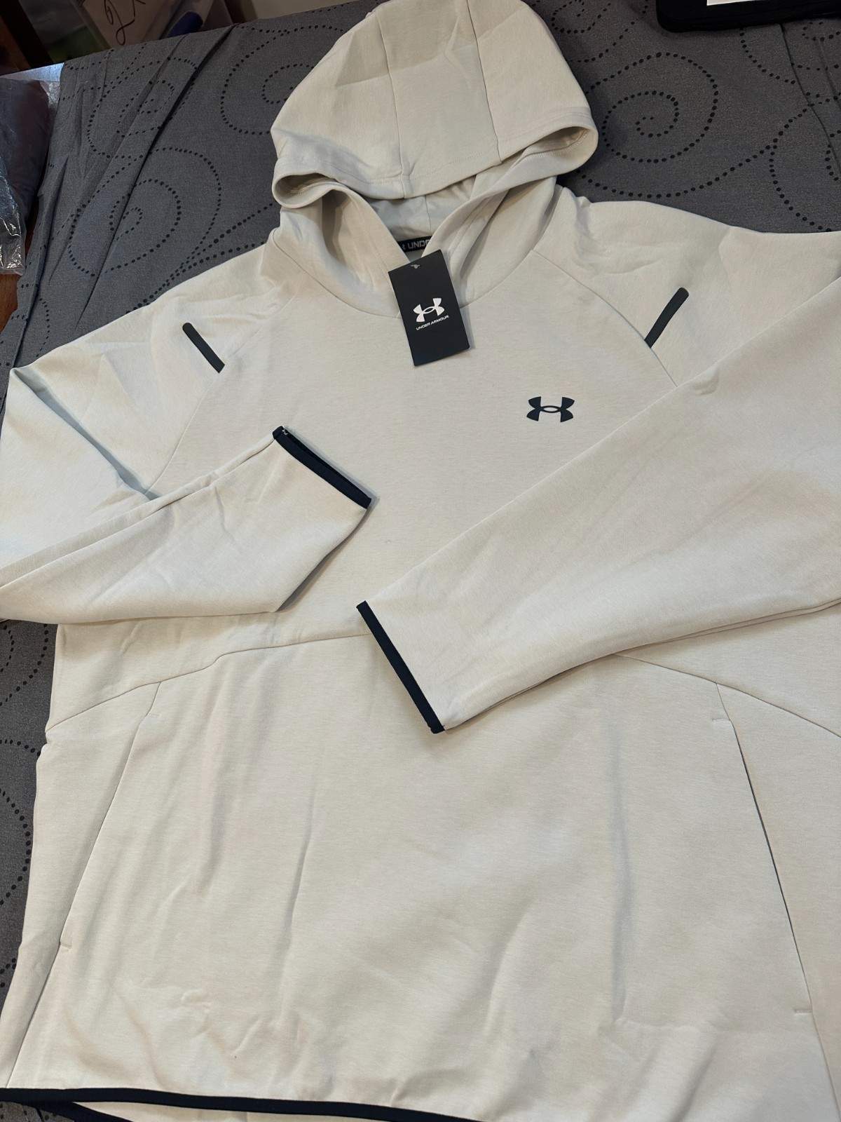 UNDER ARMOUR  UNSTOPPABLE #110 BEIGE + BLACK HOODIE SIZE L MEN $100.00