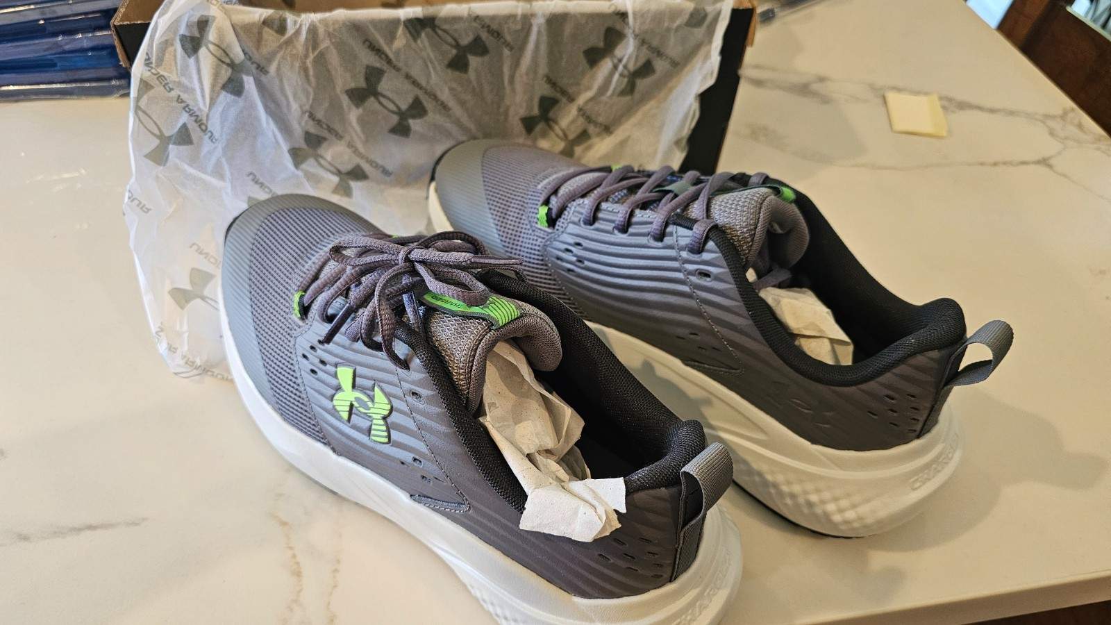 Size 10.5 – Mens Shoes Under Armour UA Charged Commit TR 4 Grey / Green NEW