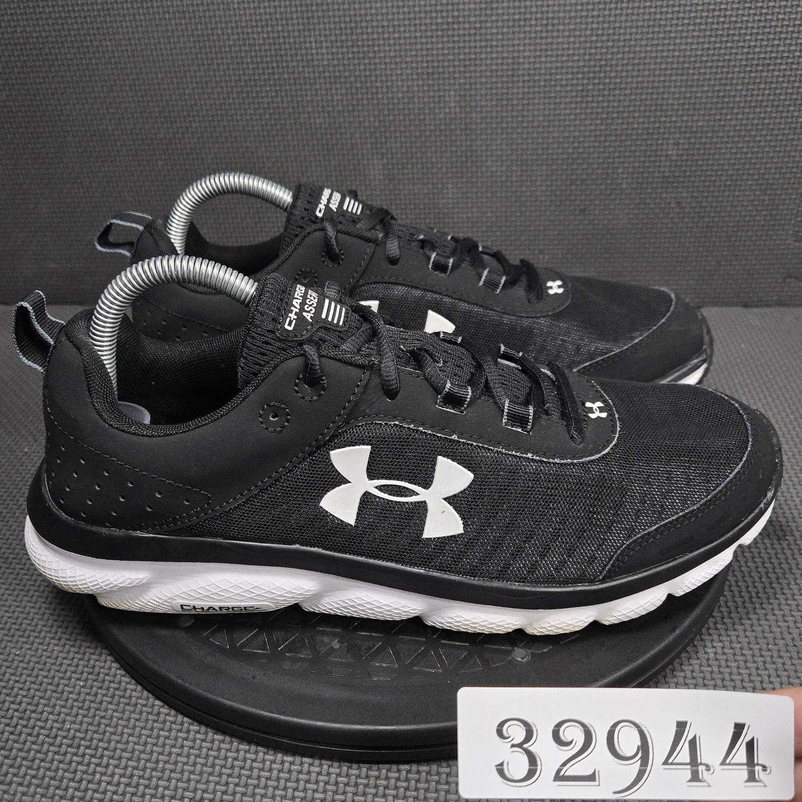 Under Armour Charged Assert 8 Shoes Mens Size 10 Black White Running Athletic