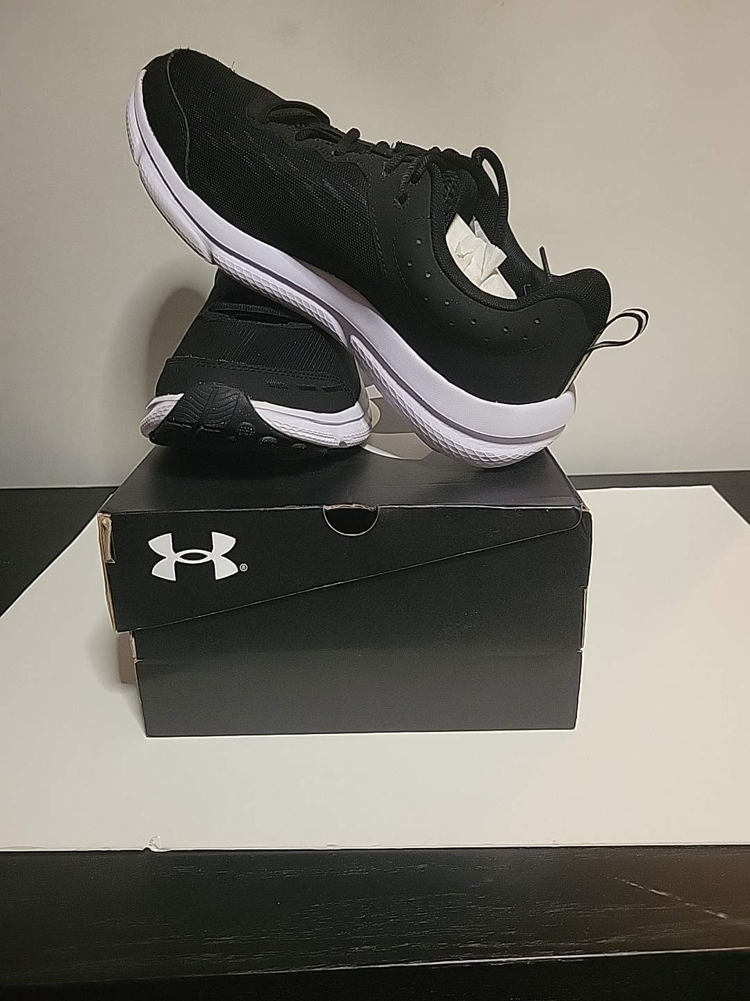 Under Armour Charged Assert 10 Black Men’s Running Shoes Size 10.5