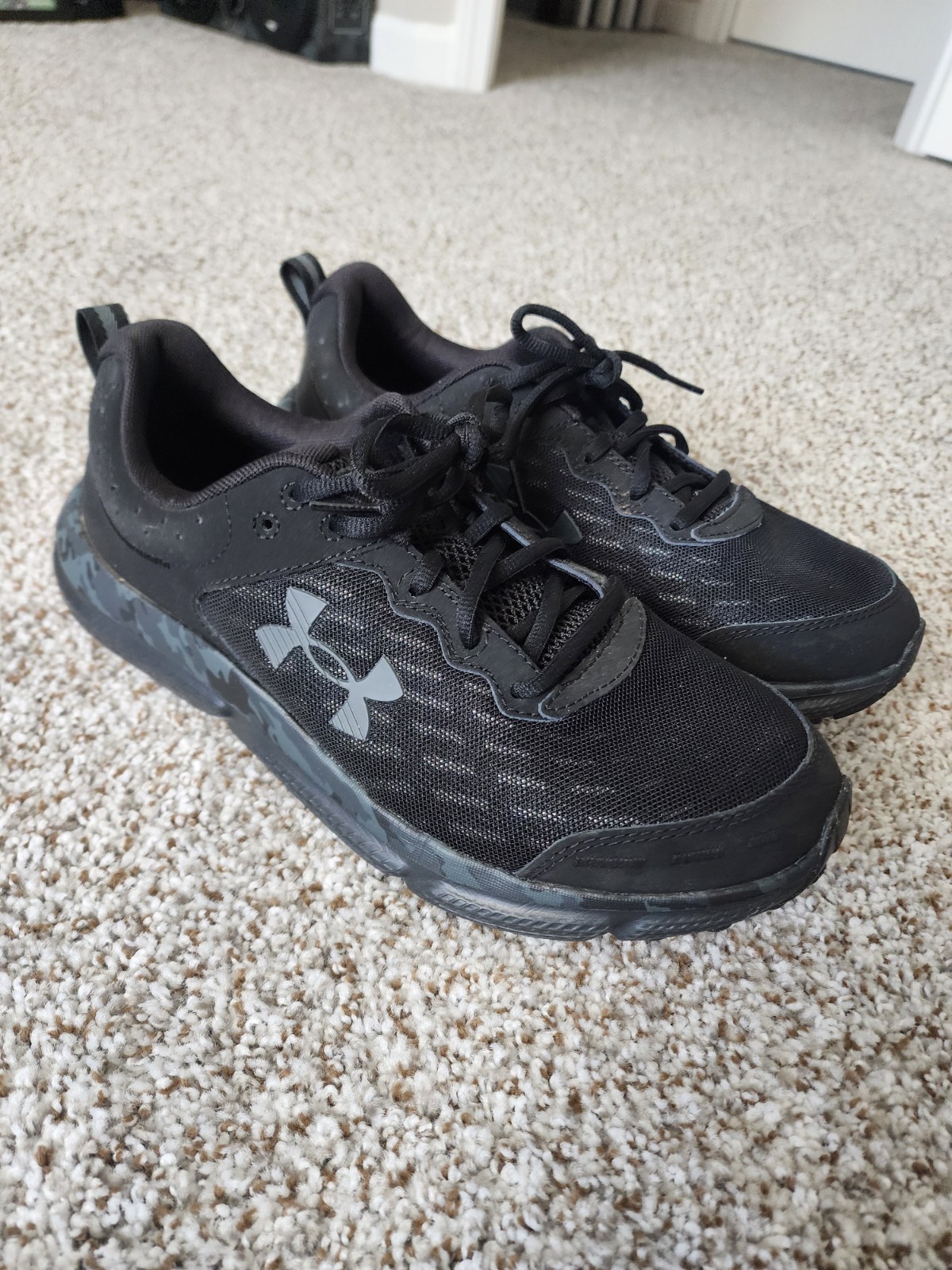 Mens Under Armour Charged Assert Size 10 Running Shoe