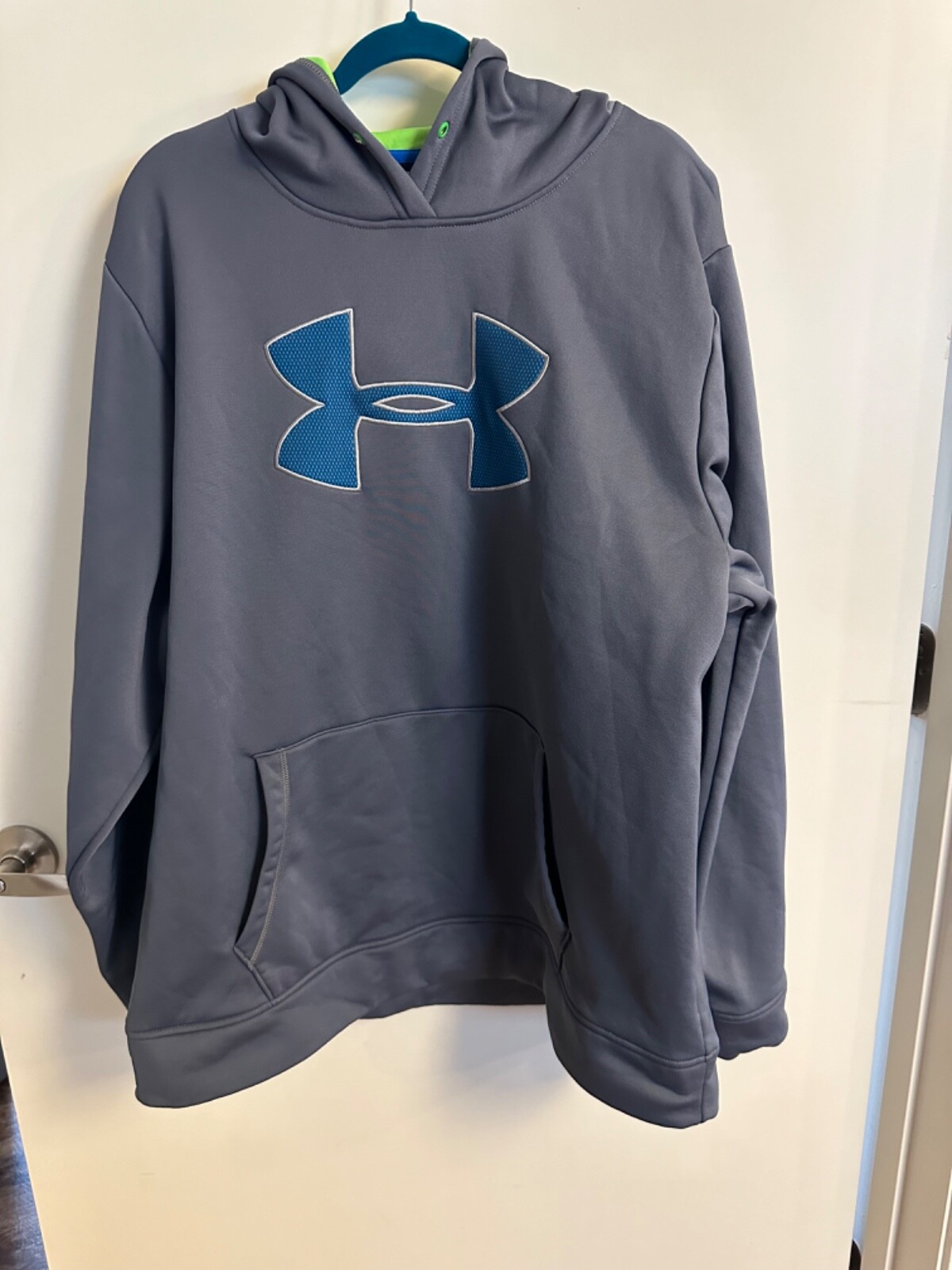 Mens Under Armor cold gear hoodie grey with large blue emblem EUC