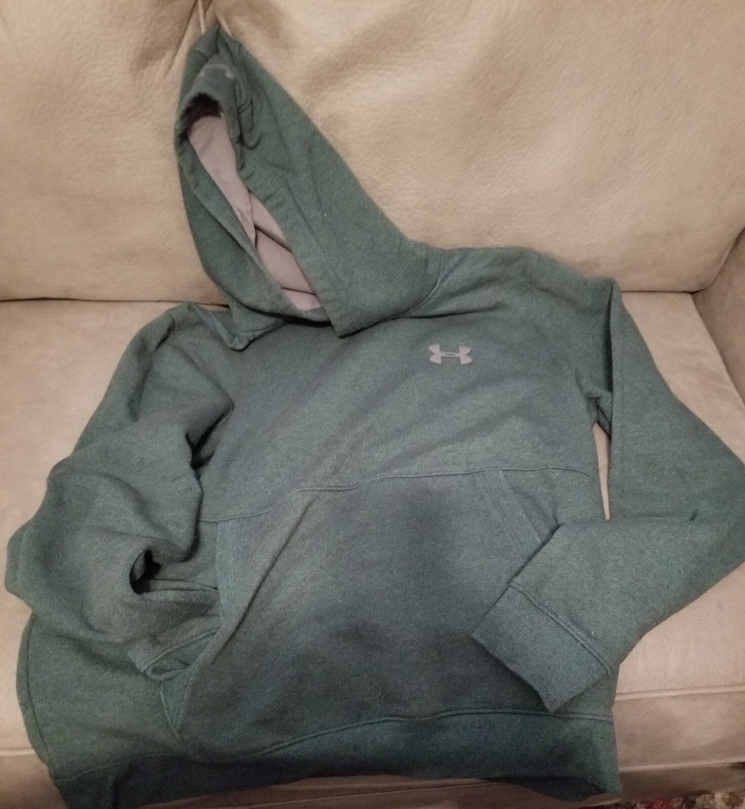 Men’s Under Armor Hunter Green Hoodie With Headphone Pocket. Size L
