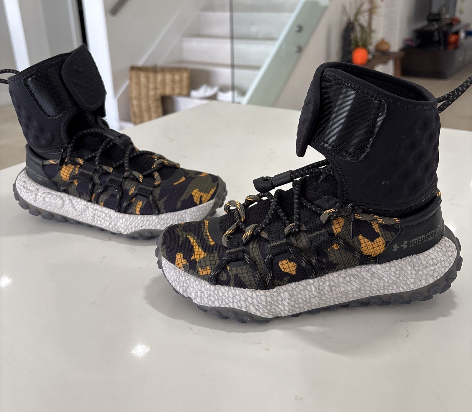 NEW Under Armour UA HOVR Summit Camo Running Boots 3026149 Mens Size 3.5/5W