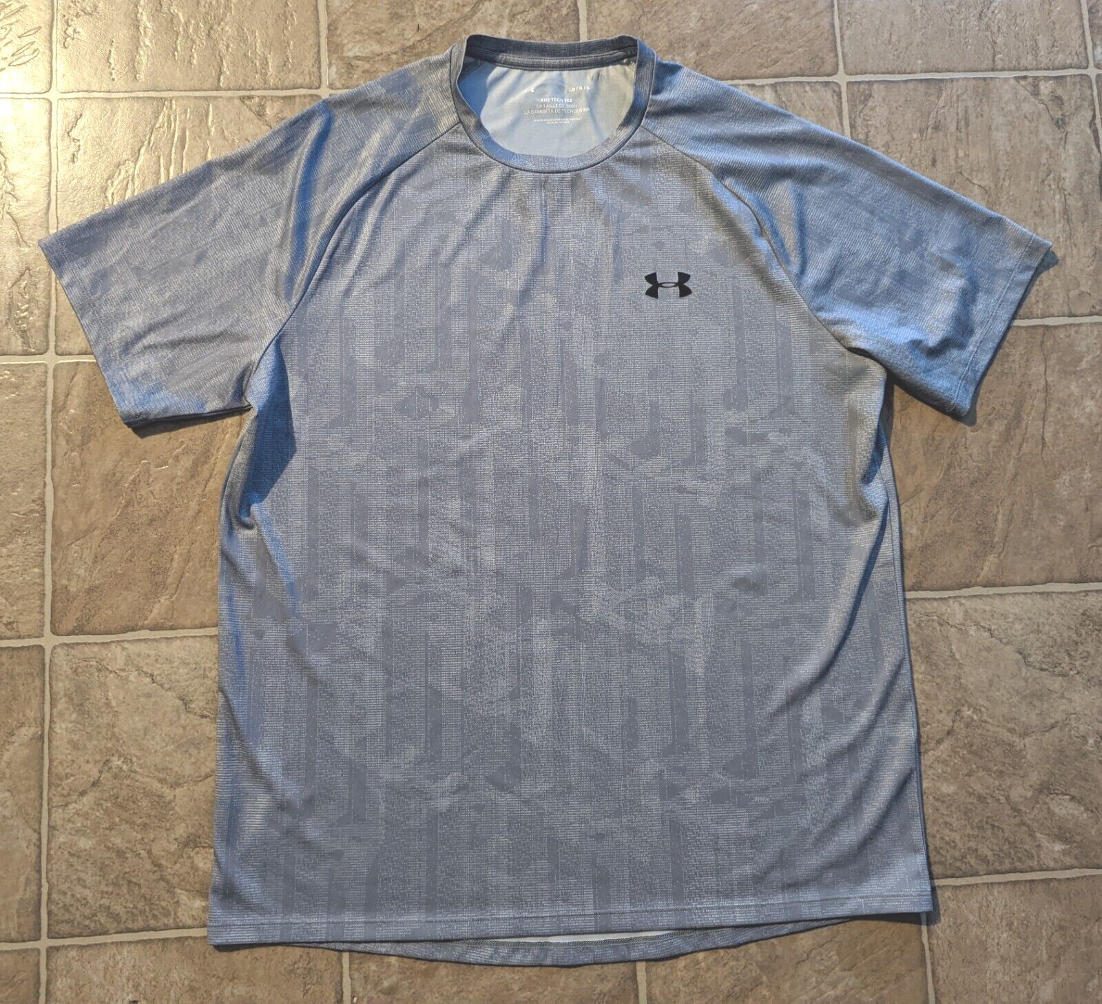 Under Armour men sz L The Tech Tee Shirt gray ss stretchy athletic printed 1762