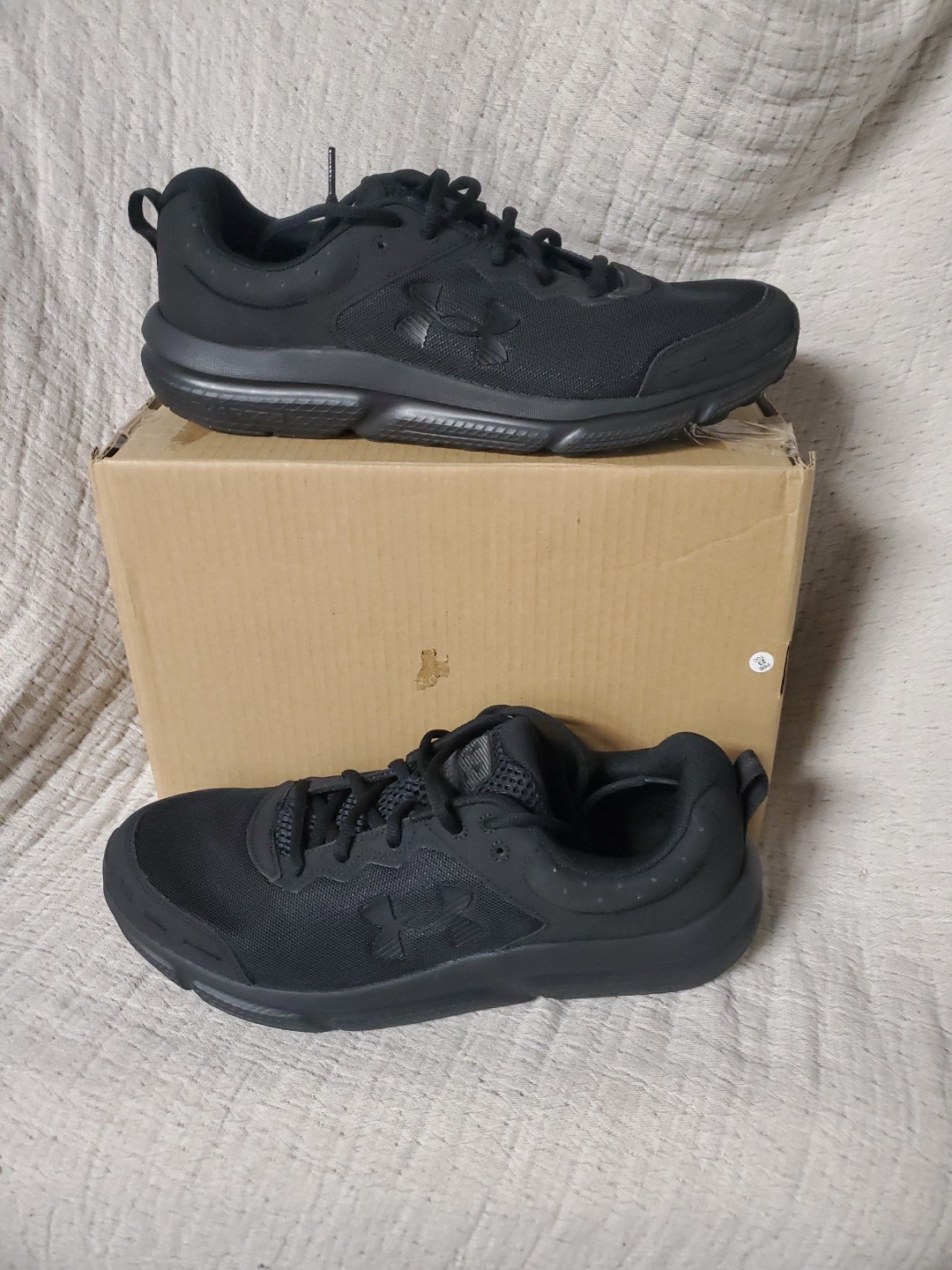 New Under Armour Size 13.0 Men’s UA Charged Asssrt. 10