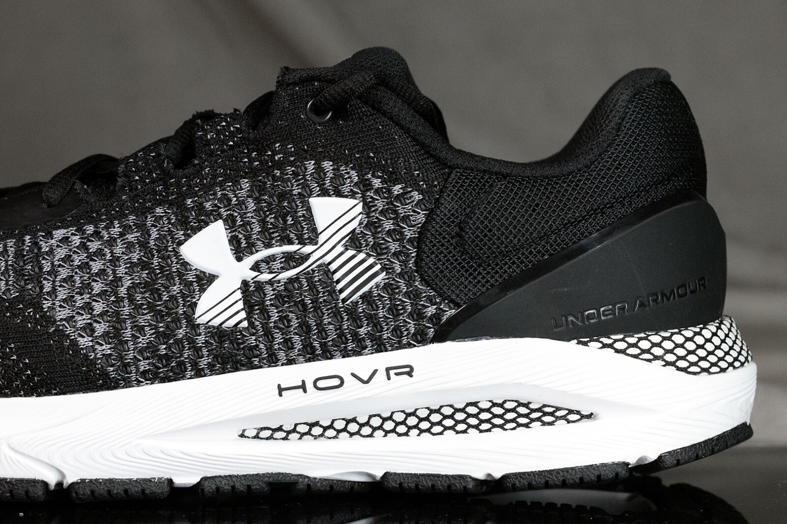 UNDER ARMOUR HOVR INTAKE 6 shoes for men NEW & AUTHENTIC, US size 9