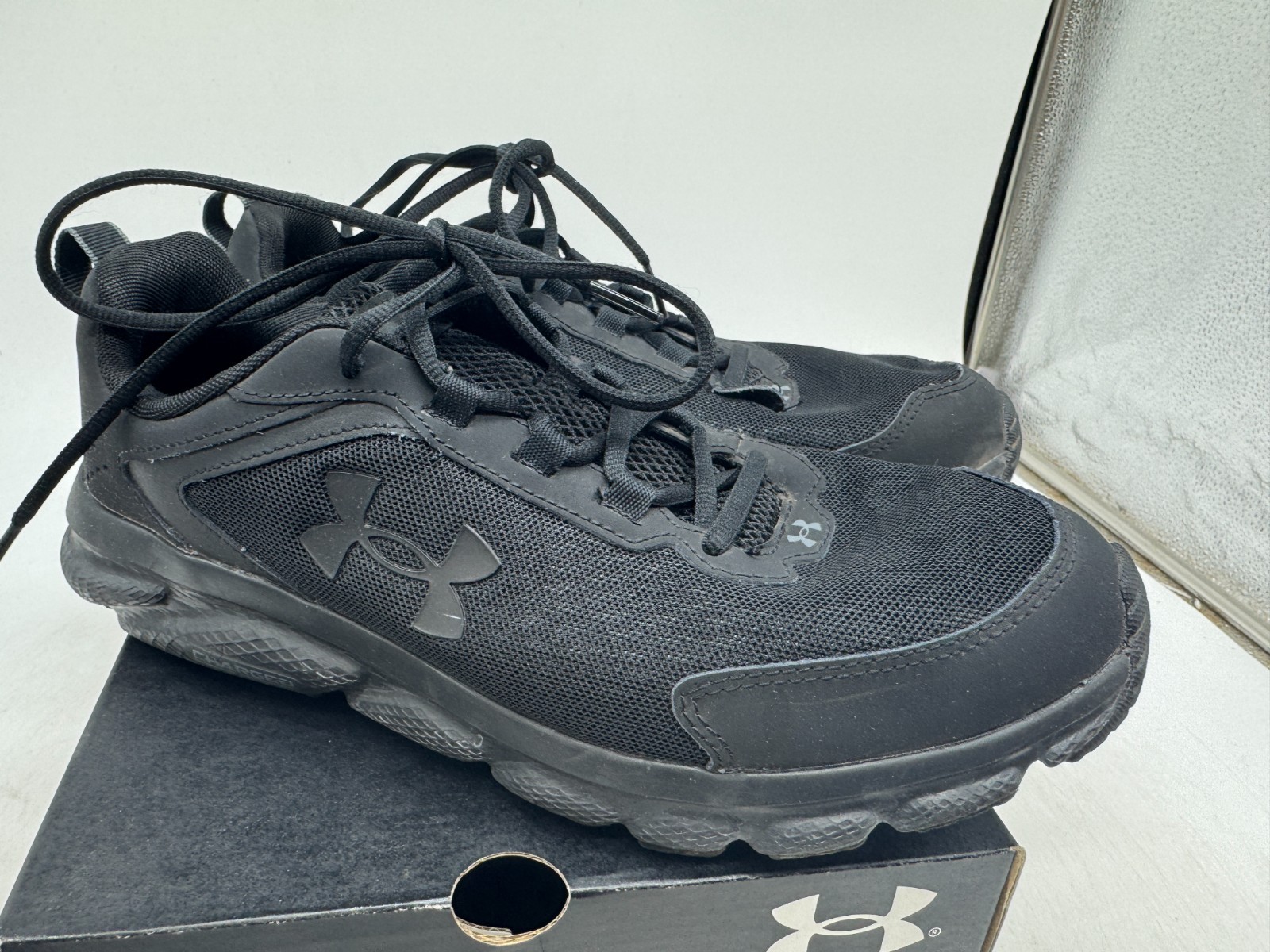 Under Armour Charged Assert 9 Athletic Shoes Men’s Black Low Top Sneakers – 10