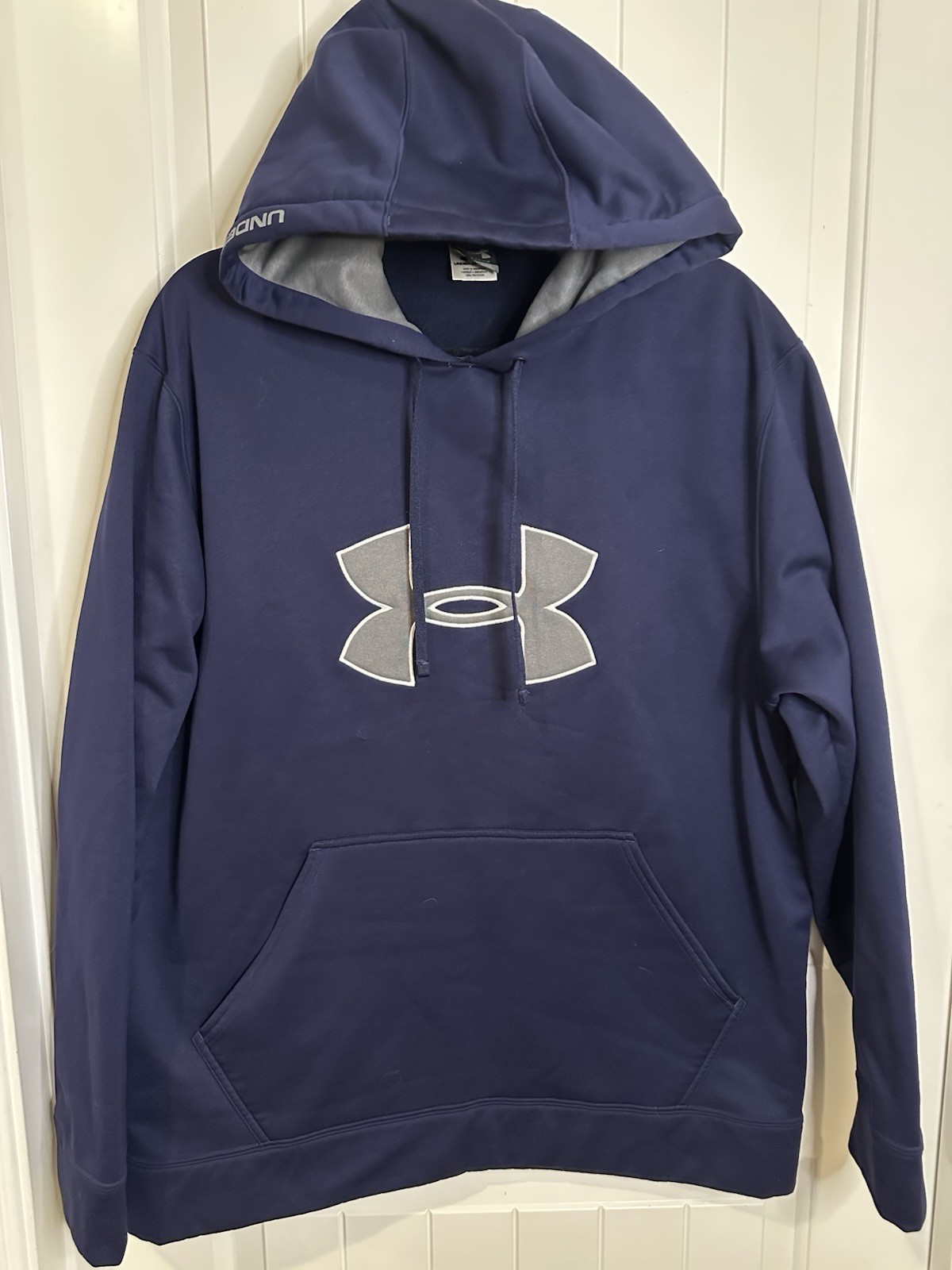 UNDER ARMOUR Men’s Navy Blue Hoodie With Grey Chest Logo Sz L