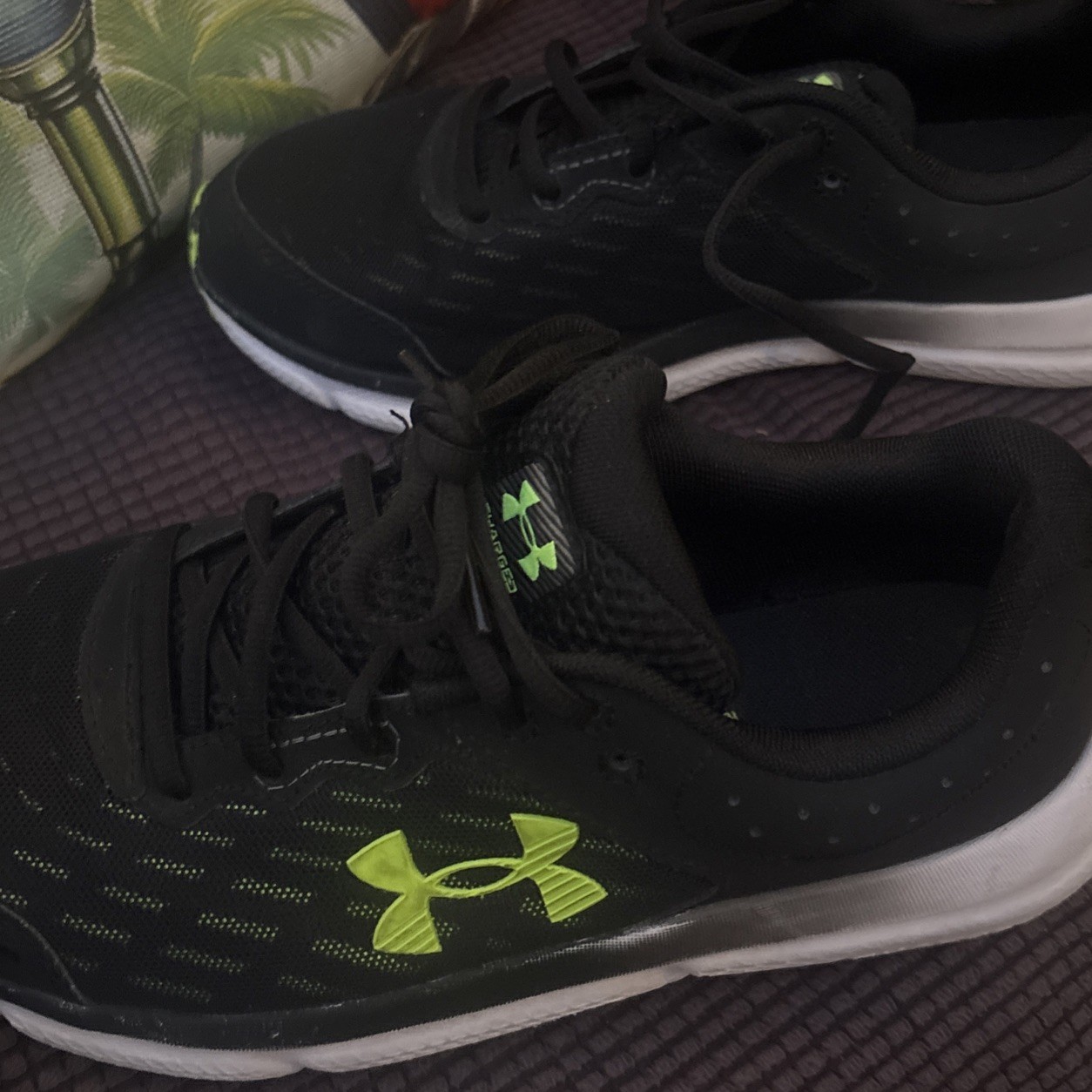Under Armour UA Charged Assert 10 Black/Green Sneakers-Multiple Sizes-Mens