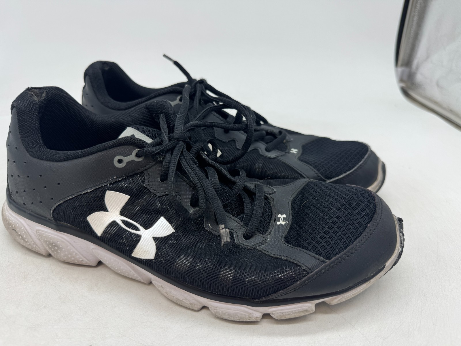 Under Armour Micro G Assert 6 Athletic Shoes Men’s Black Low Top Sneakers – 13