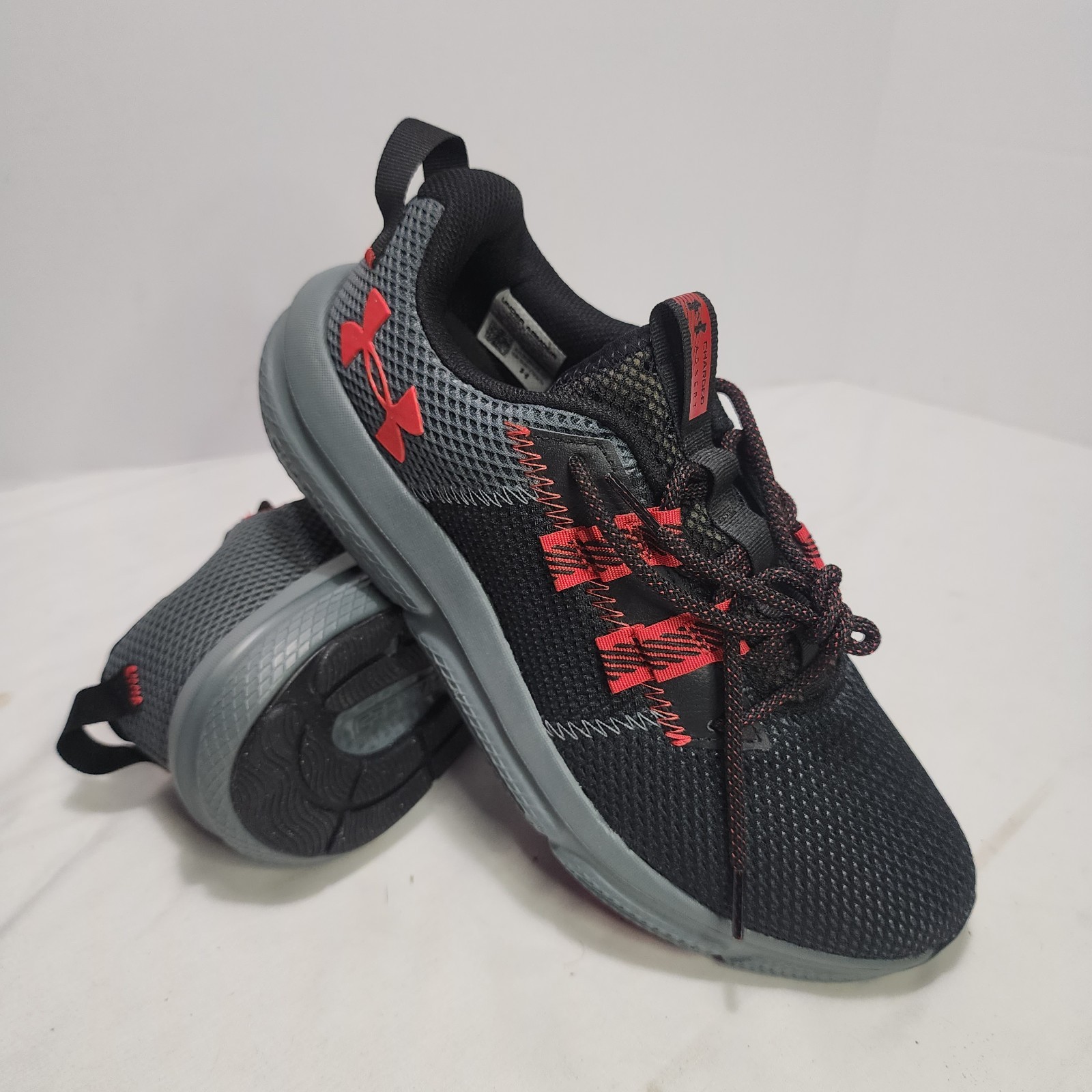 UNDER ARMOUR Charged Assert 5050 Black / Red Running Shoes Size 8.5 – NEW