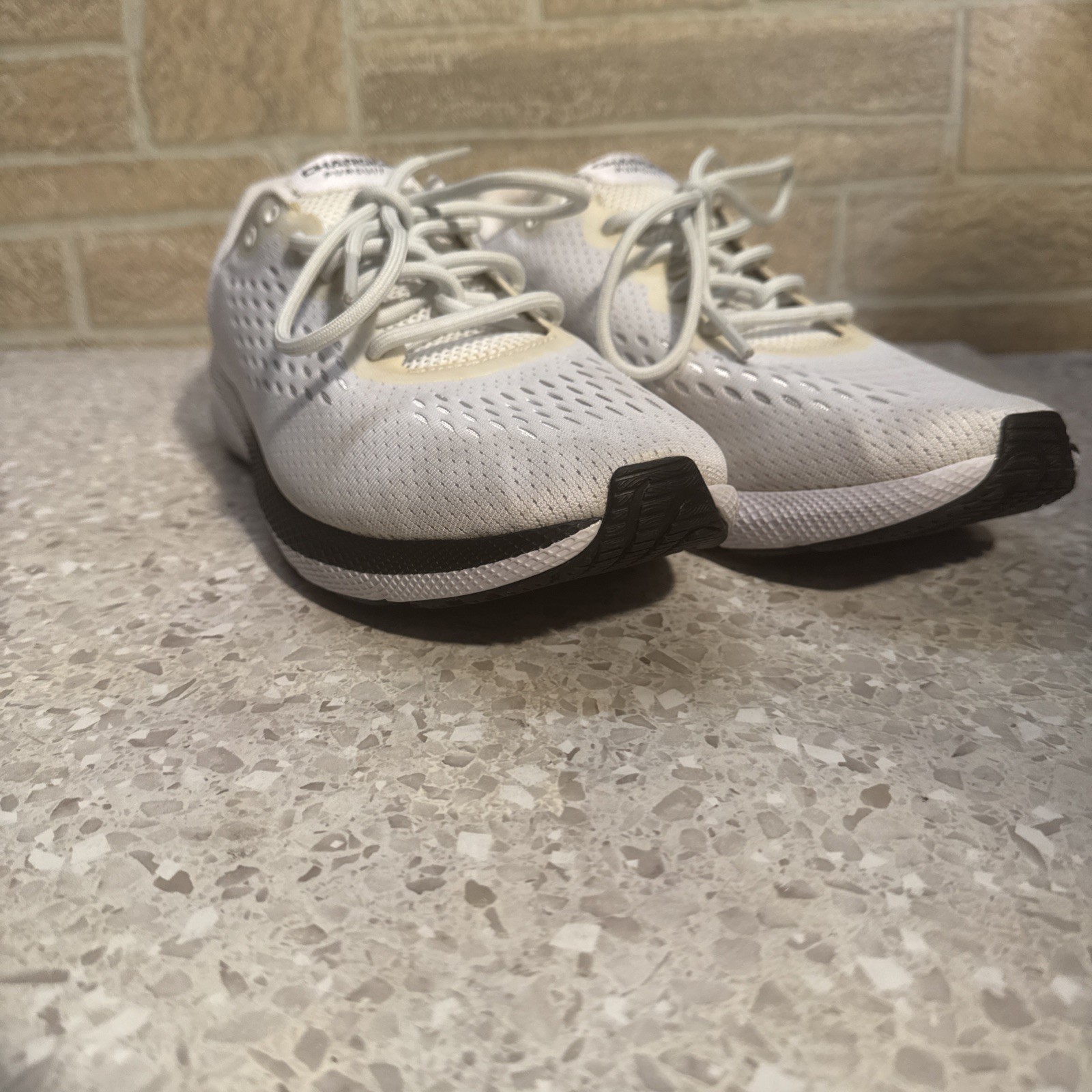 Under Armour Men’s Charged Pursuit 2 White Black Running Shoes Good Condition