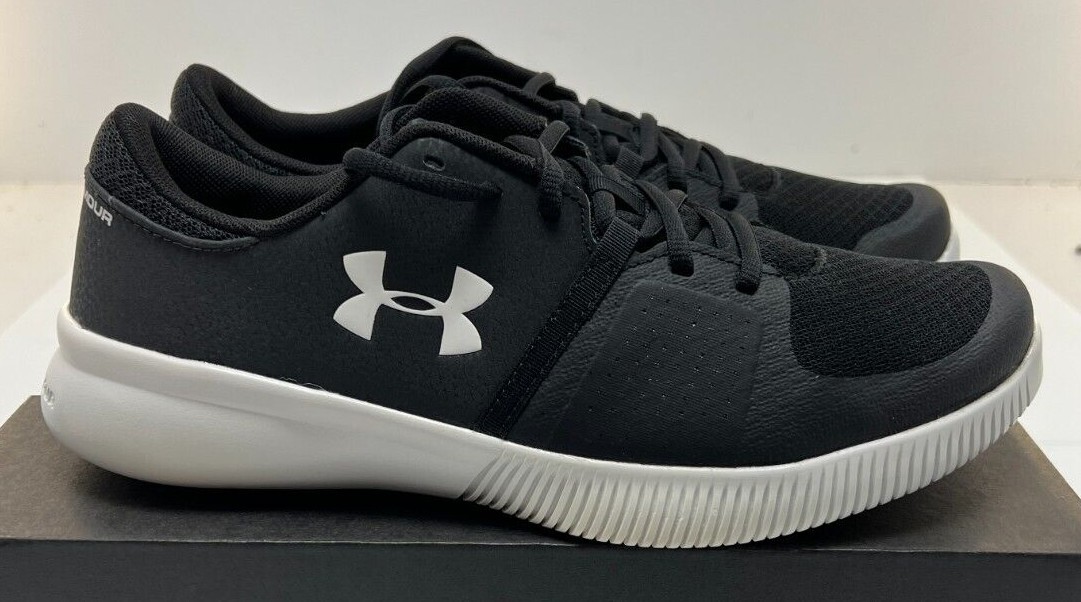 Men’s Under Armour Zone 3 Style 3000333-001 Athletic Shoe Black / White NWD