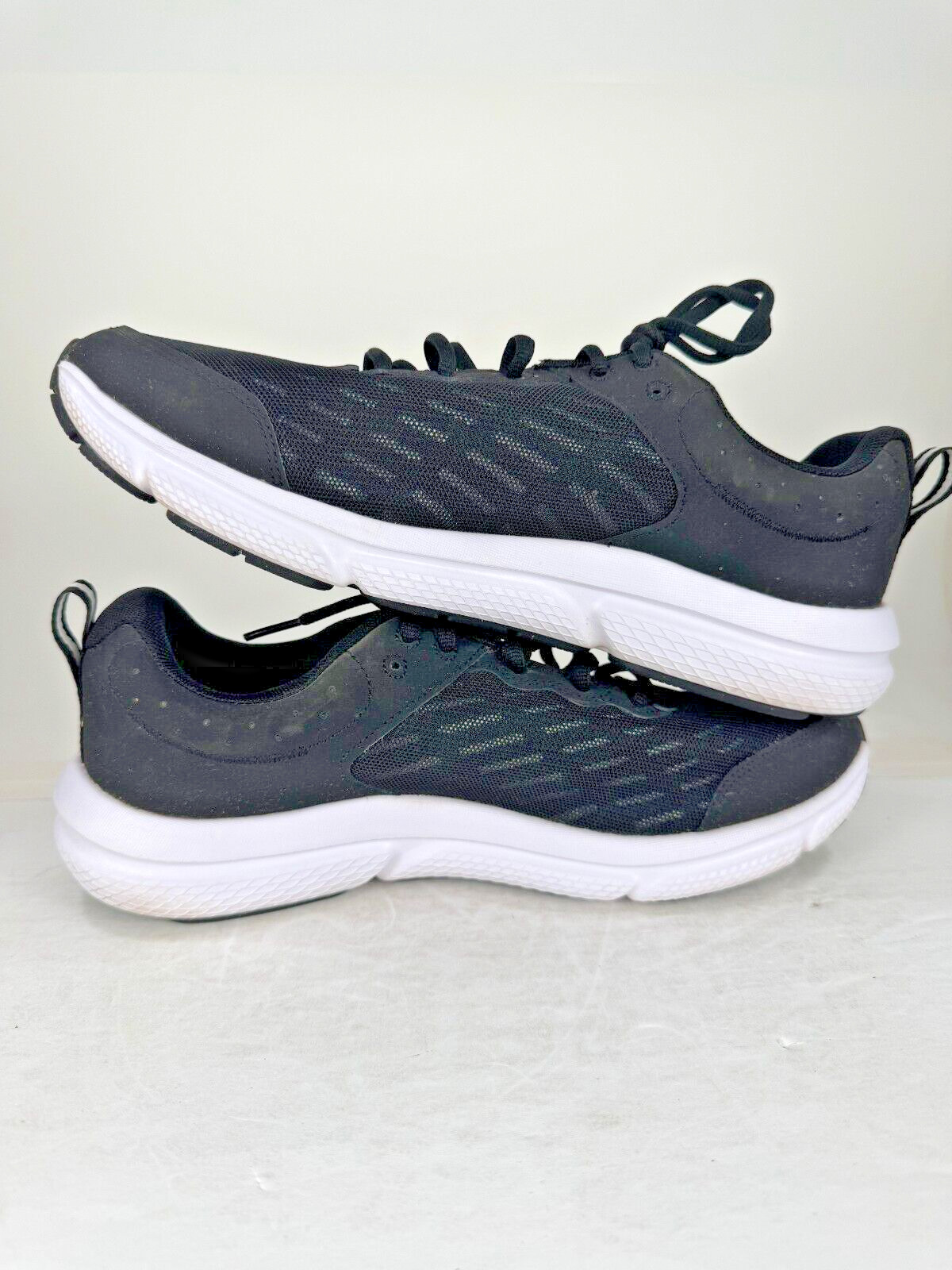 Size 10 – Under Armour Charged Assert 10 Black White