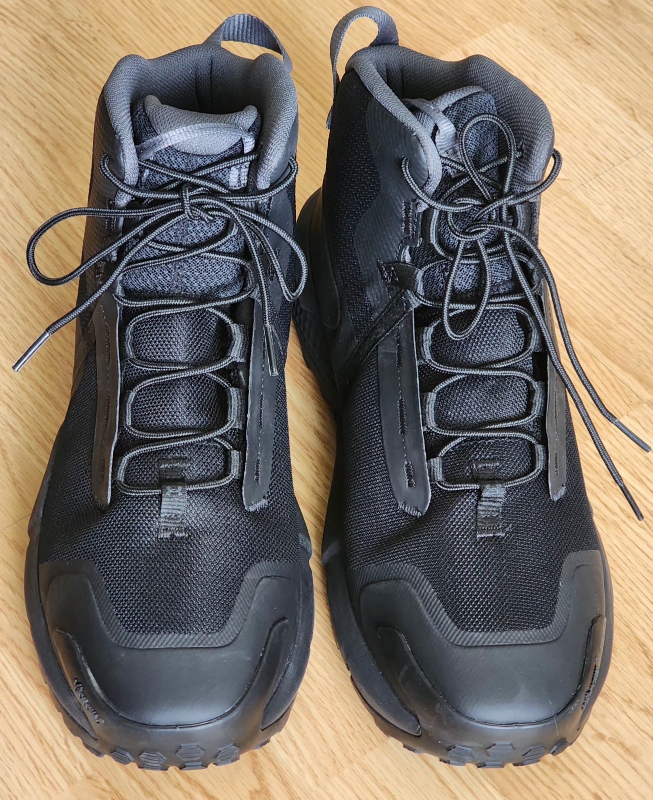 Under Armour Men’s Charged Valsetz Mid 6″ Boots Tactical Boots Size 12 – Black