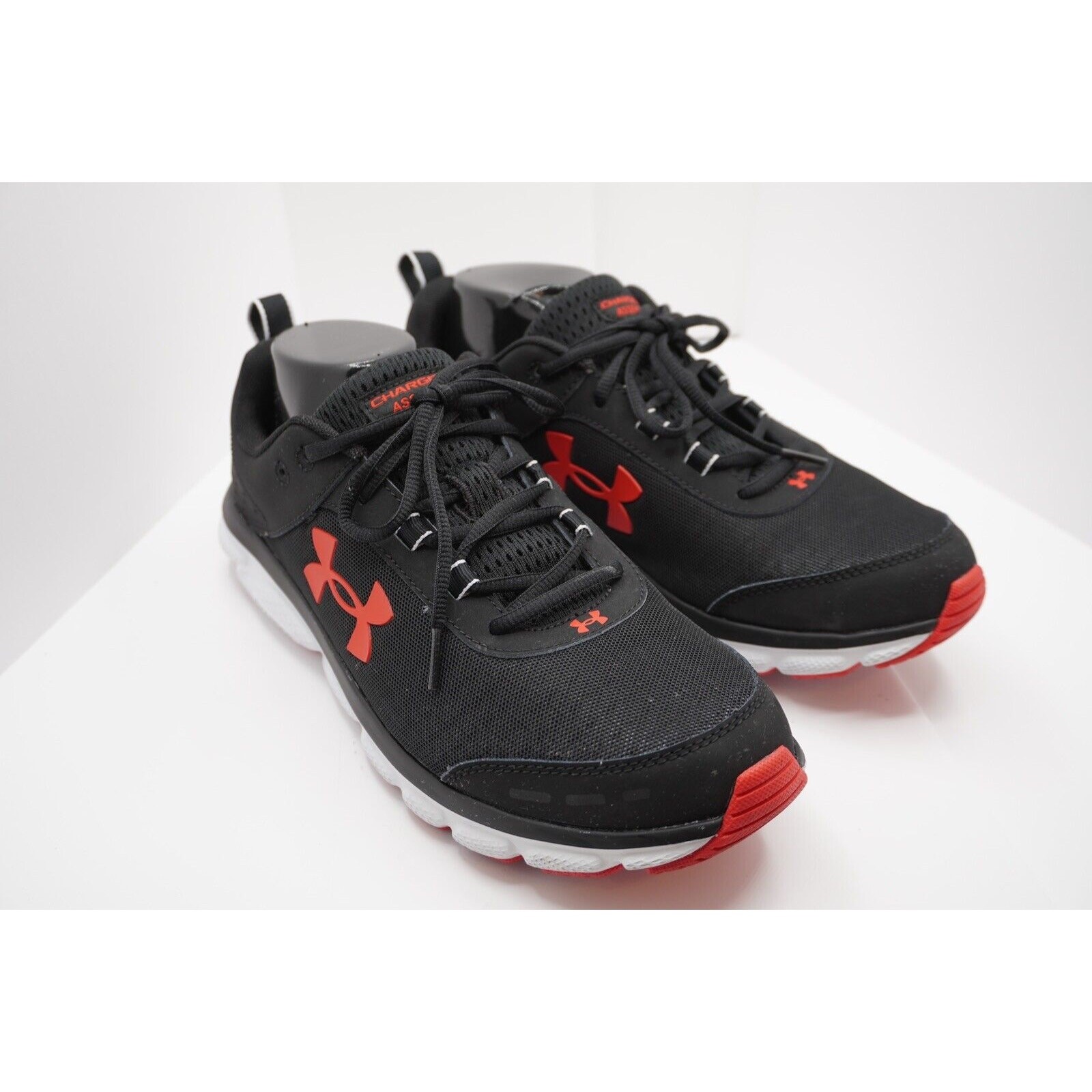 Under Armour UA CHARGED ASSERT 8 Black Orange White 10.5 active gym casual 34-03