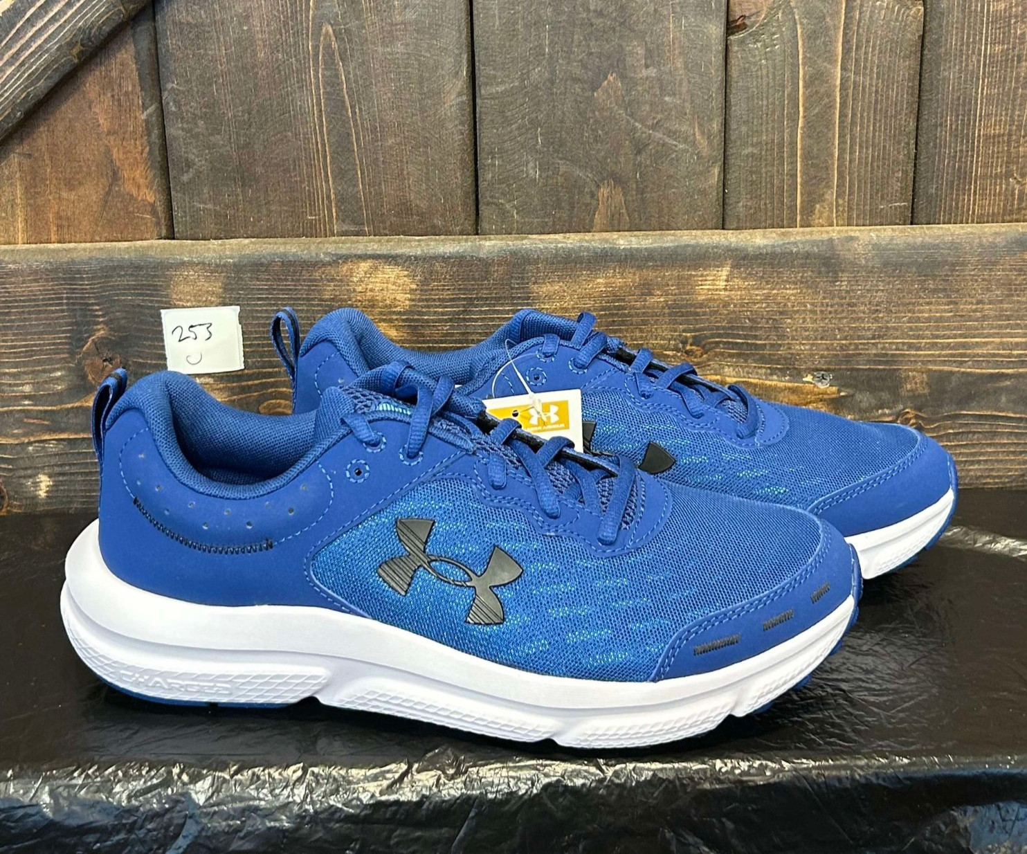 Under Armour Men’s  Charged Assert 10  Running Shoe Size 9 -(3026175-401)