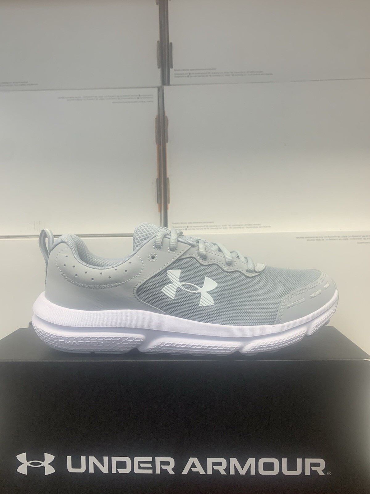 UNDERARMOUR ASSERT 10 Men’s Medium Width NEW