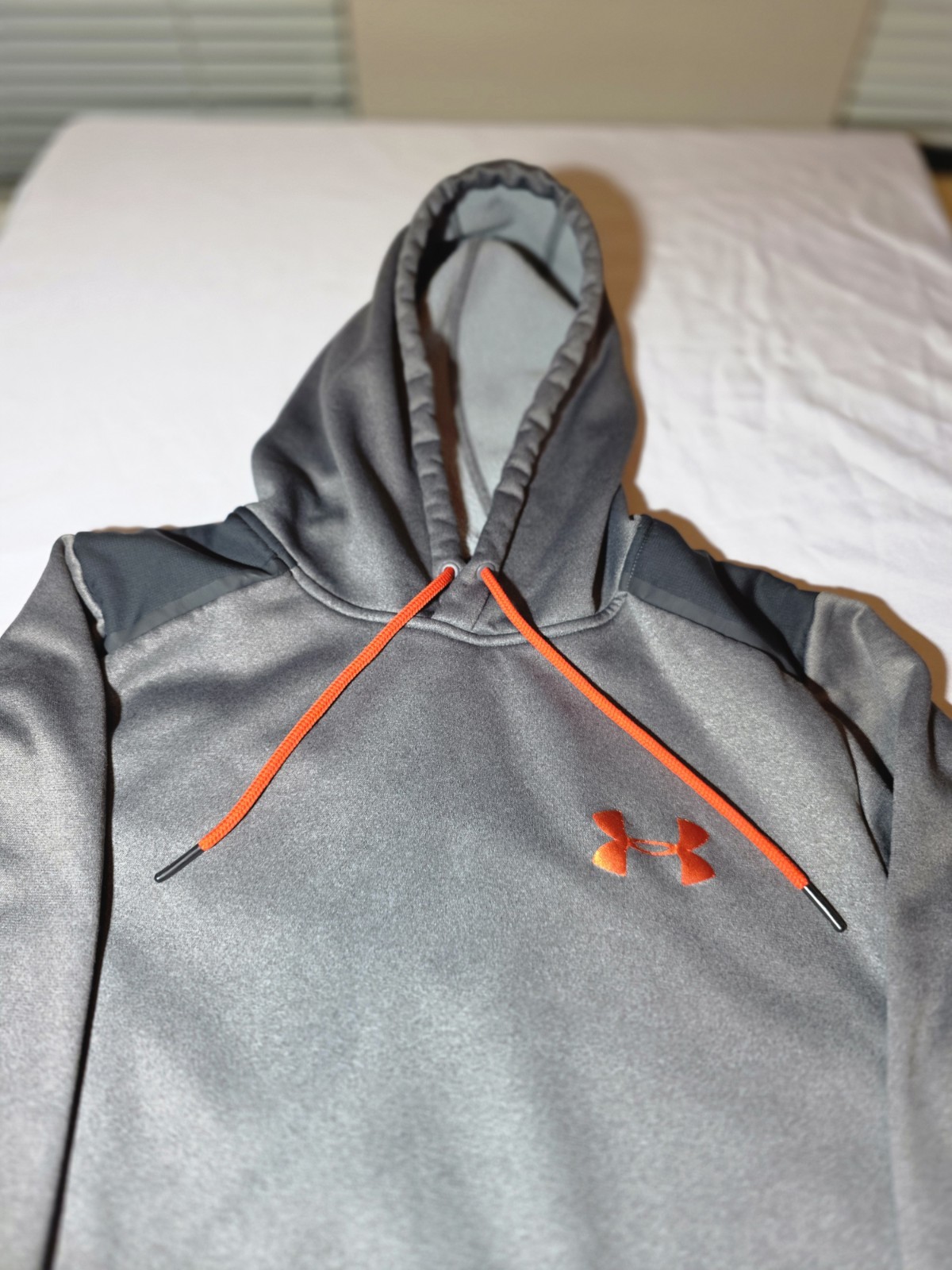 Under Armour Pullover Hoodie Size L
