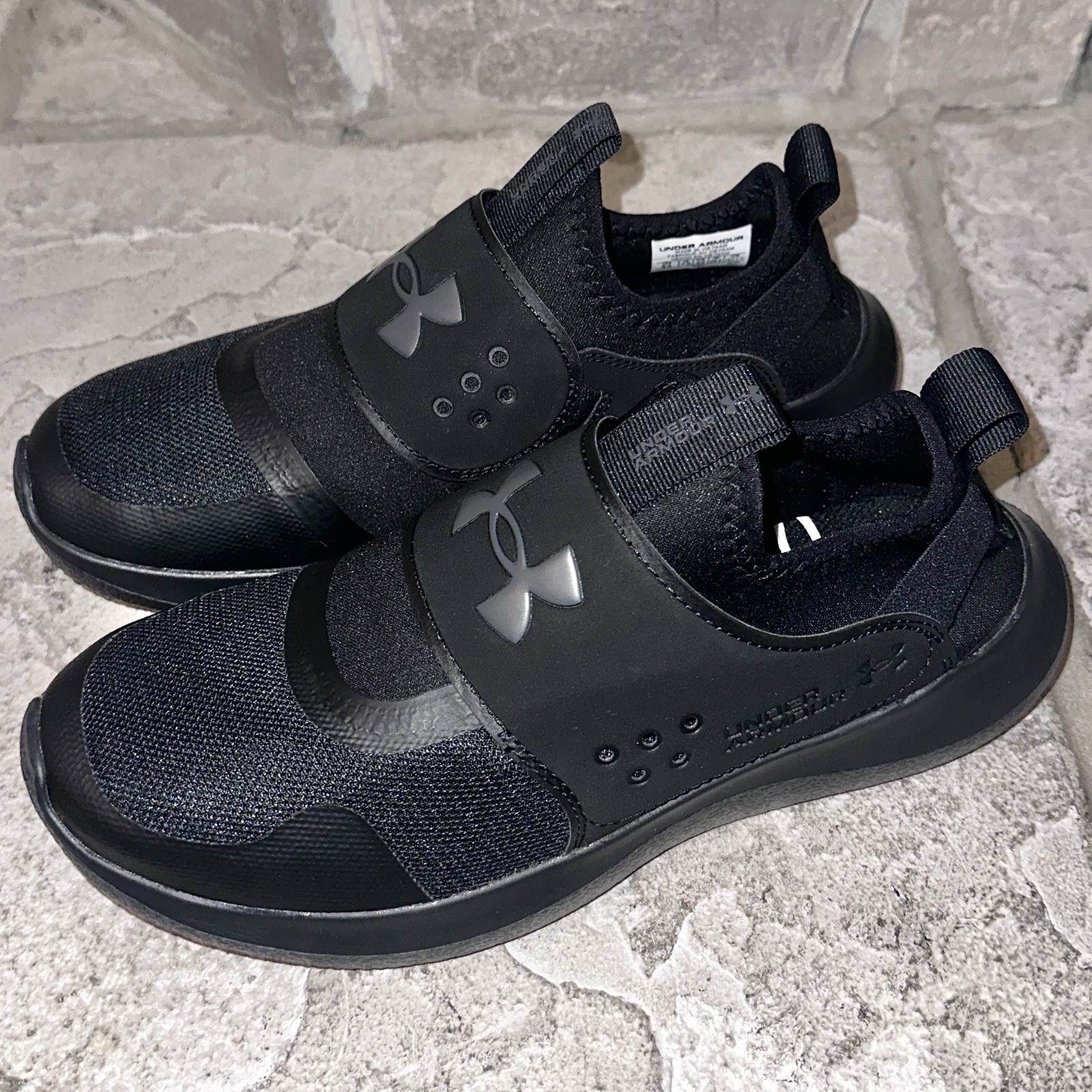 New Under Armour RunPlay Triple Black Running Shoes Sneakers 8.5 Men 3024870-003