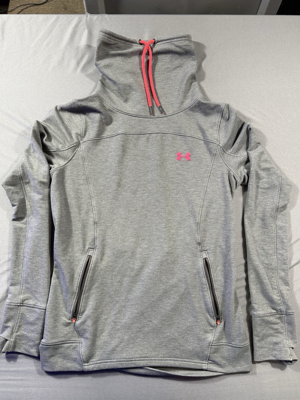 Under Armor  Pullover Hoodie size Medium