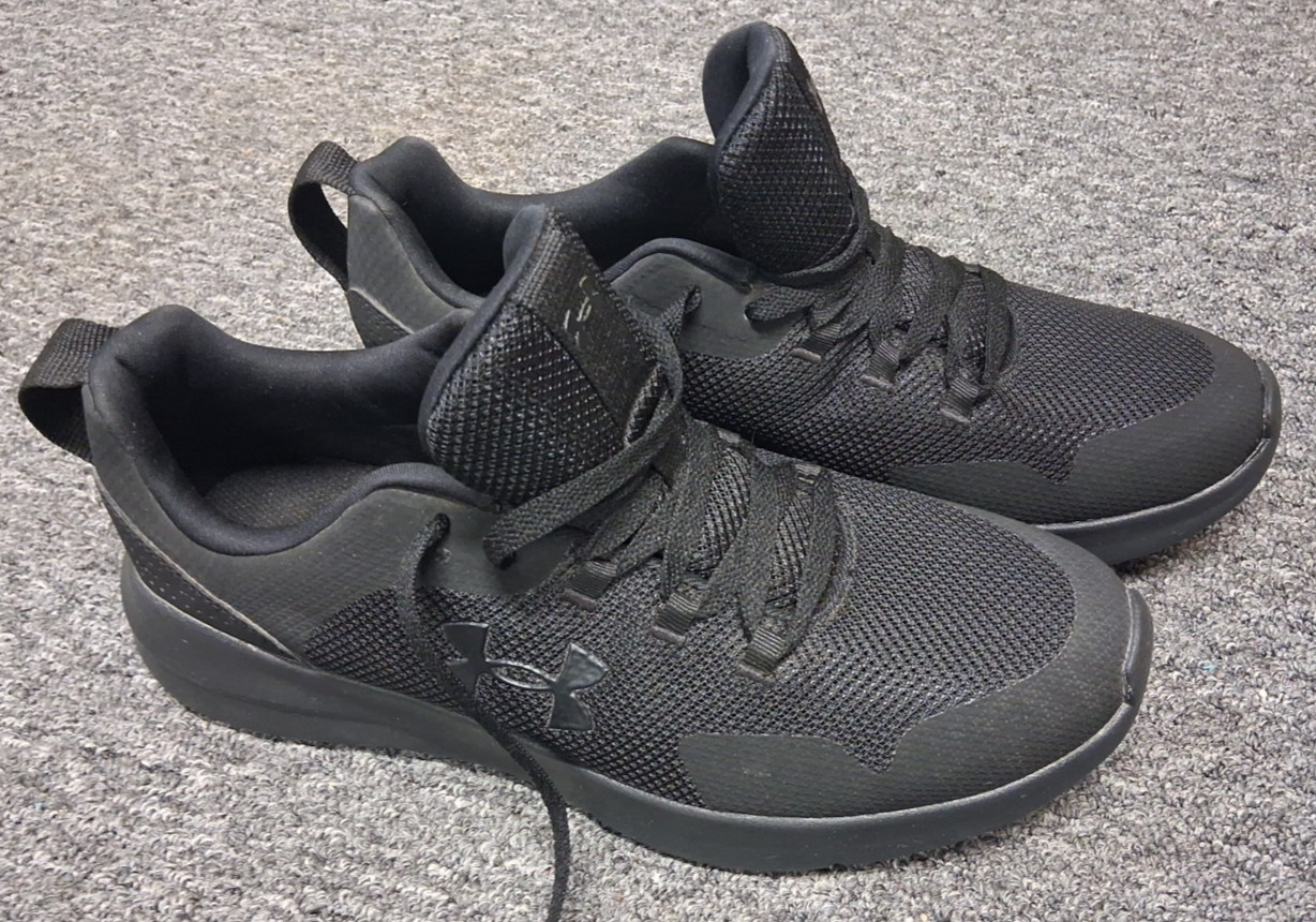 UA Essential Men Running Shoes 3022954-004 All Black Size 10.5 7 by Under Armour