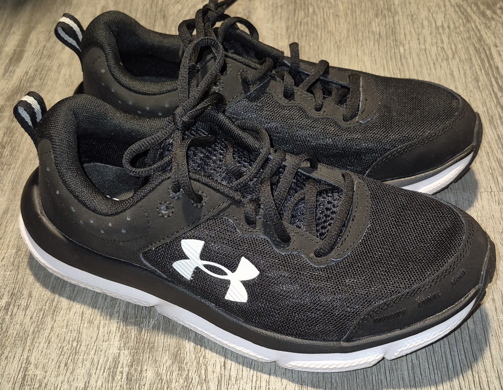 Under Armour Charged Assert 10 Running Shoes Men Size 8D Black White Low Top X12
