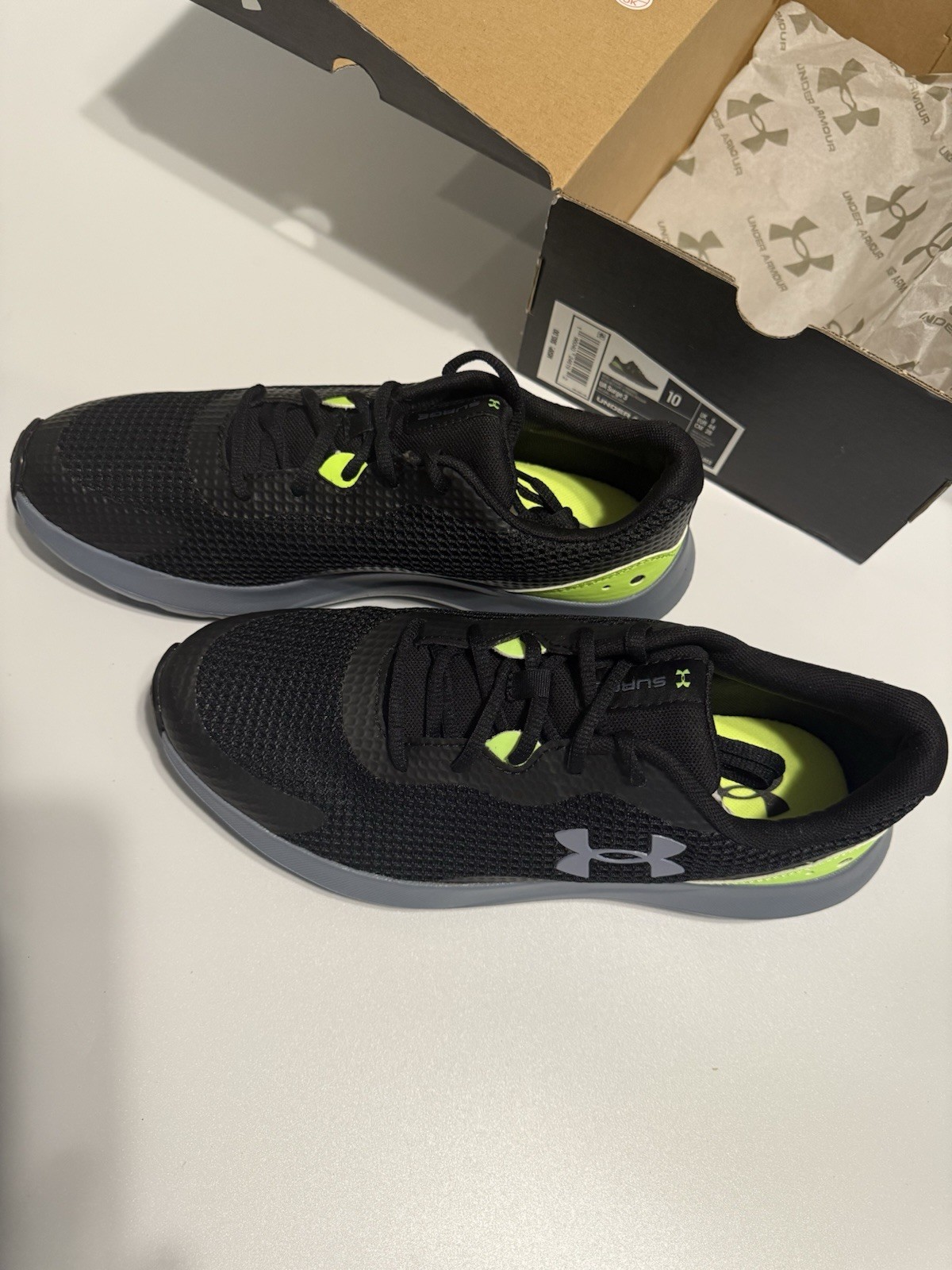 Men’s 10 – Under Armour UA Surge 3 Running Shoe Black/Green- 3024883-003