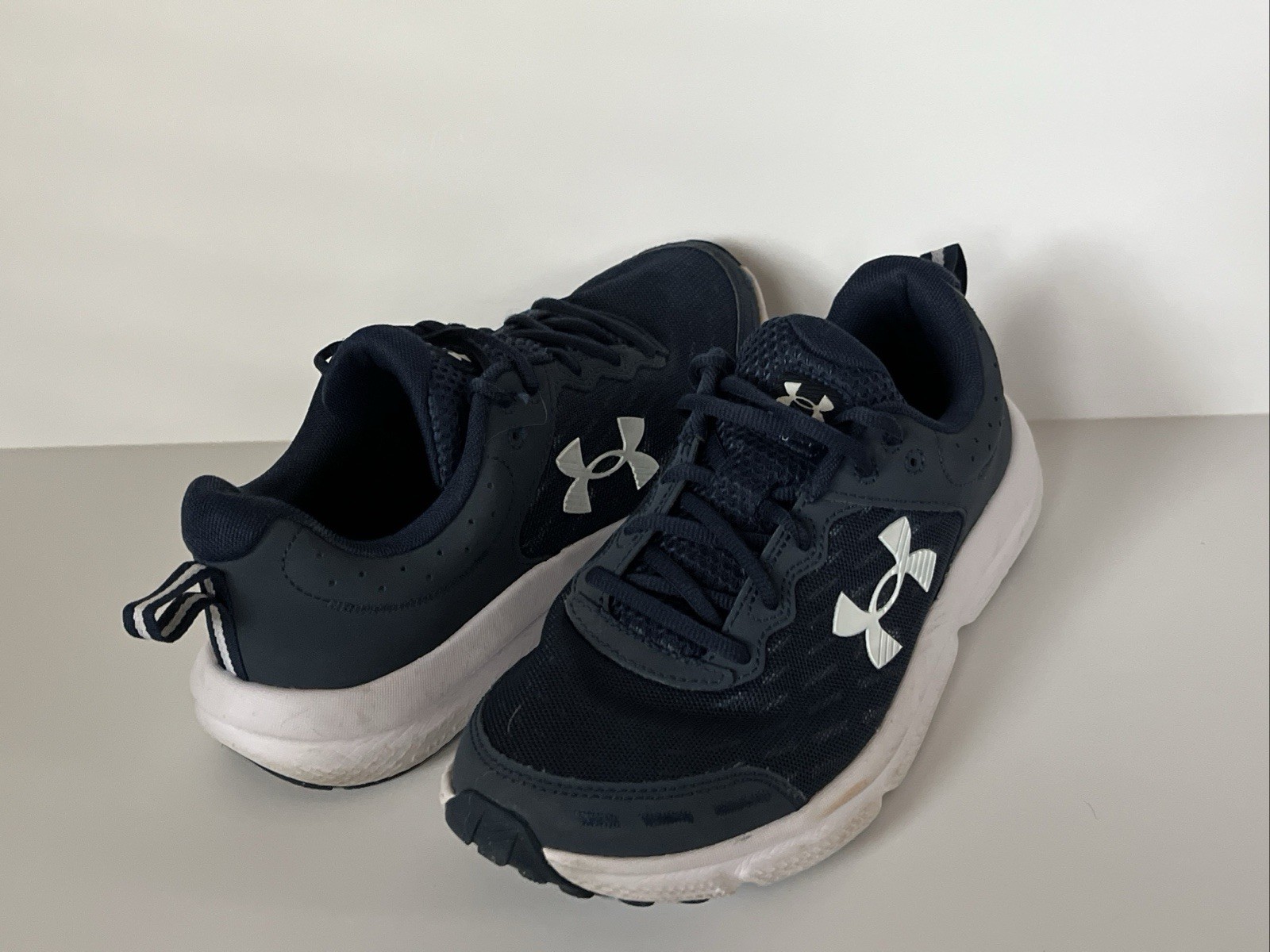 EUC Under Armour 3026175 Men’s 9.5 UA Charged Assert 10 Running Shoes Navy Blue