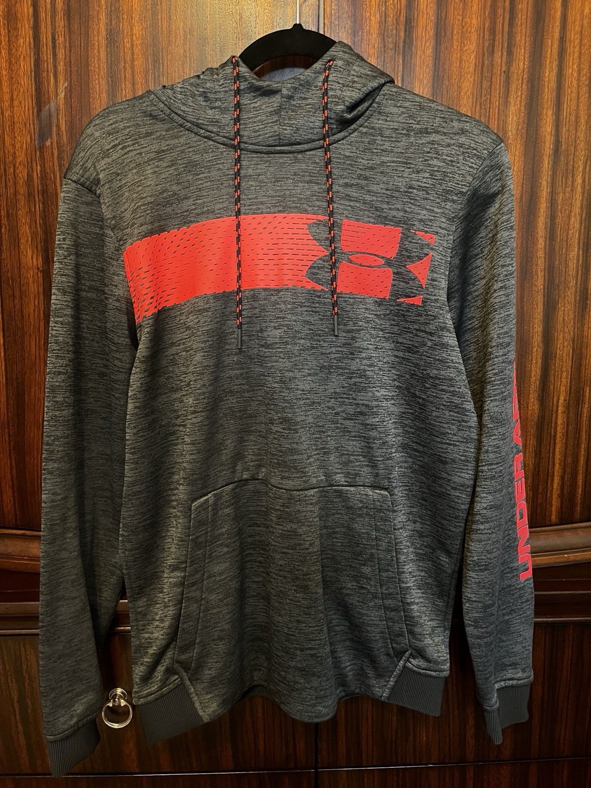 NWOT Under Armour Men’s Fleece Hoodie Cold Gear Size Small Gray With Pink Logo