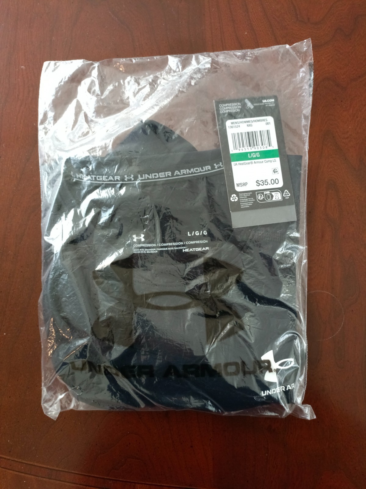 Under Armour Men’s HeatGear Long Sleeve Compression Shirt Sz L with Bonus Sock