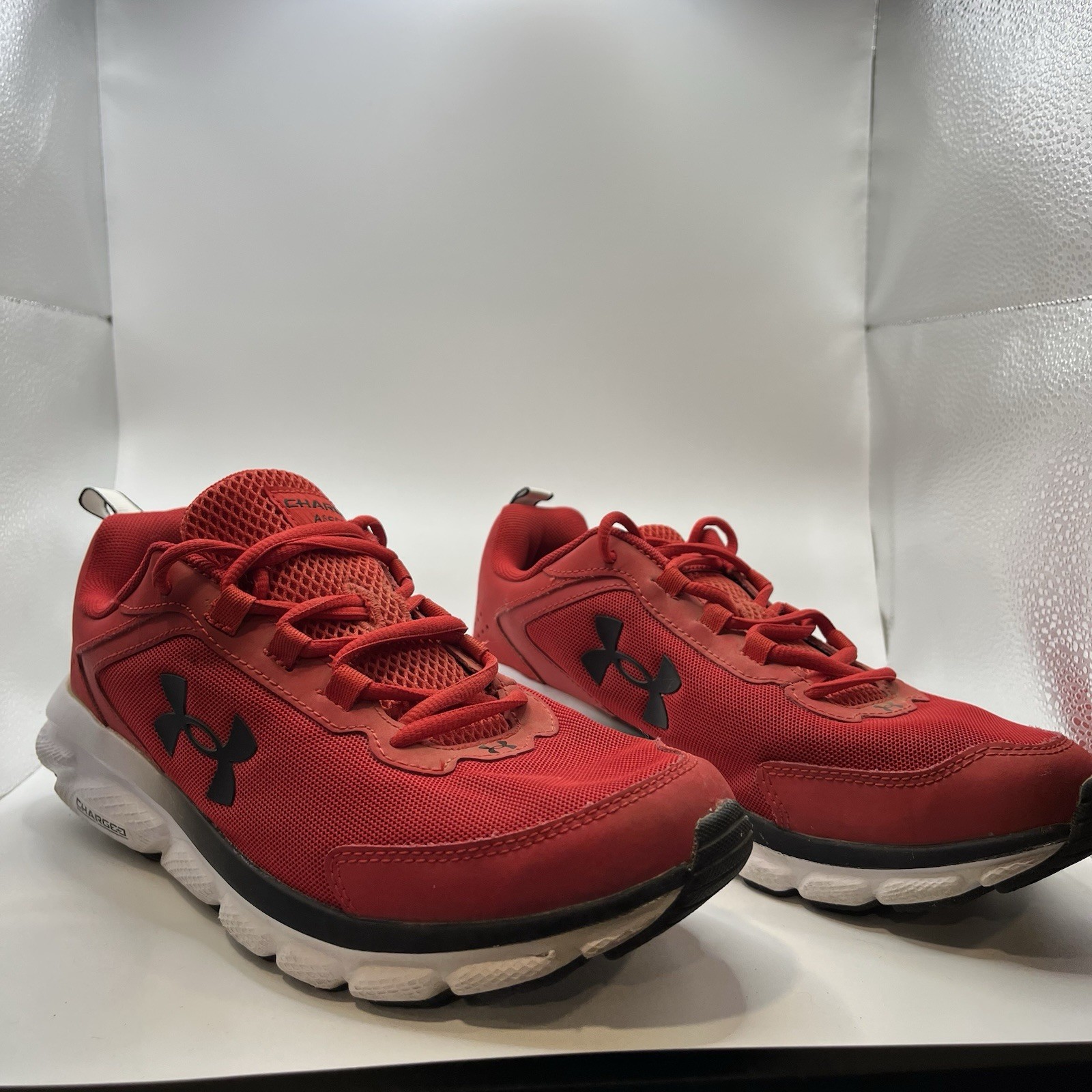 Size 9 – Under Armour Charged Assert 10 Red Black