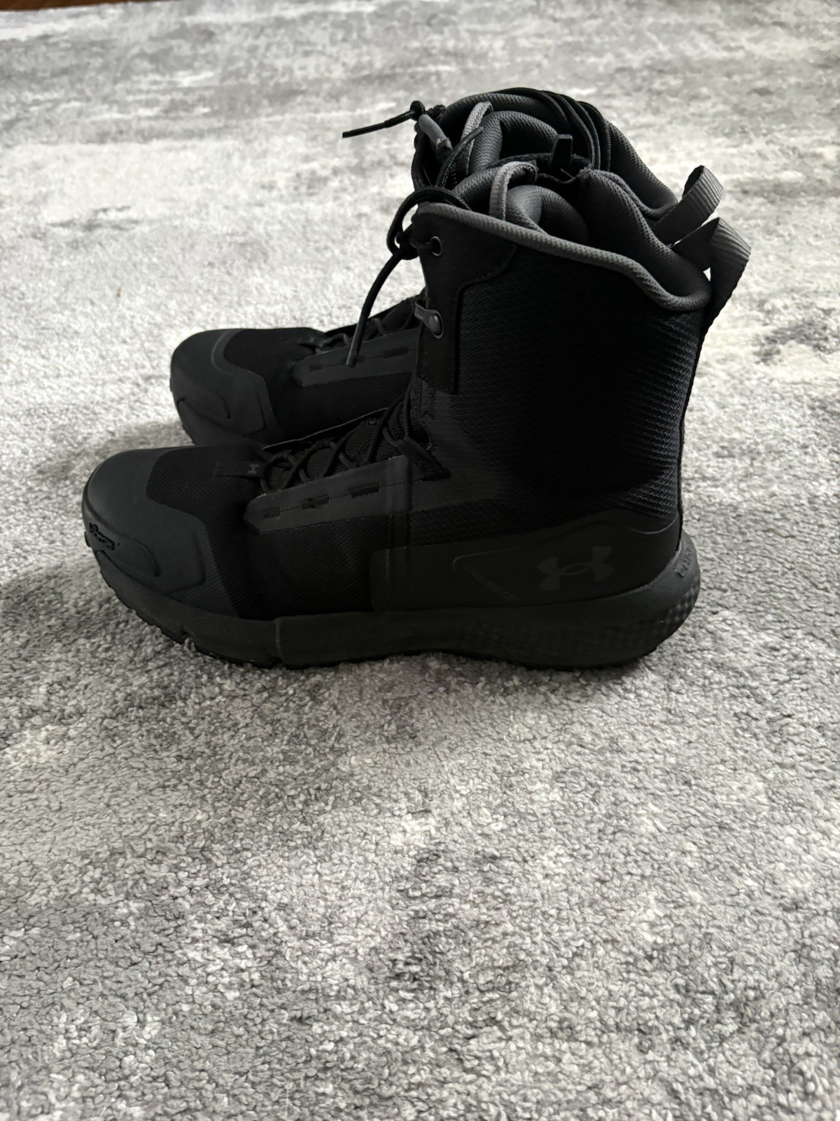 Men’s Under Armour Charged Valsetz Zip – Size 10