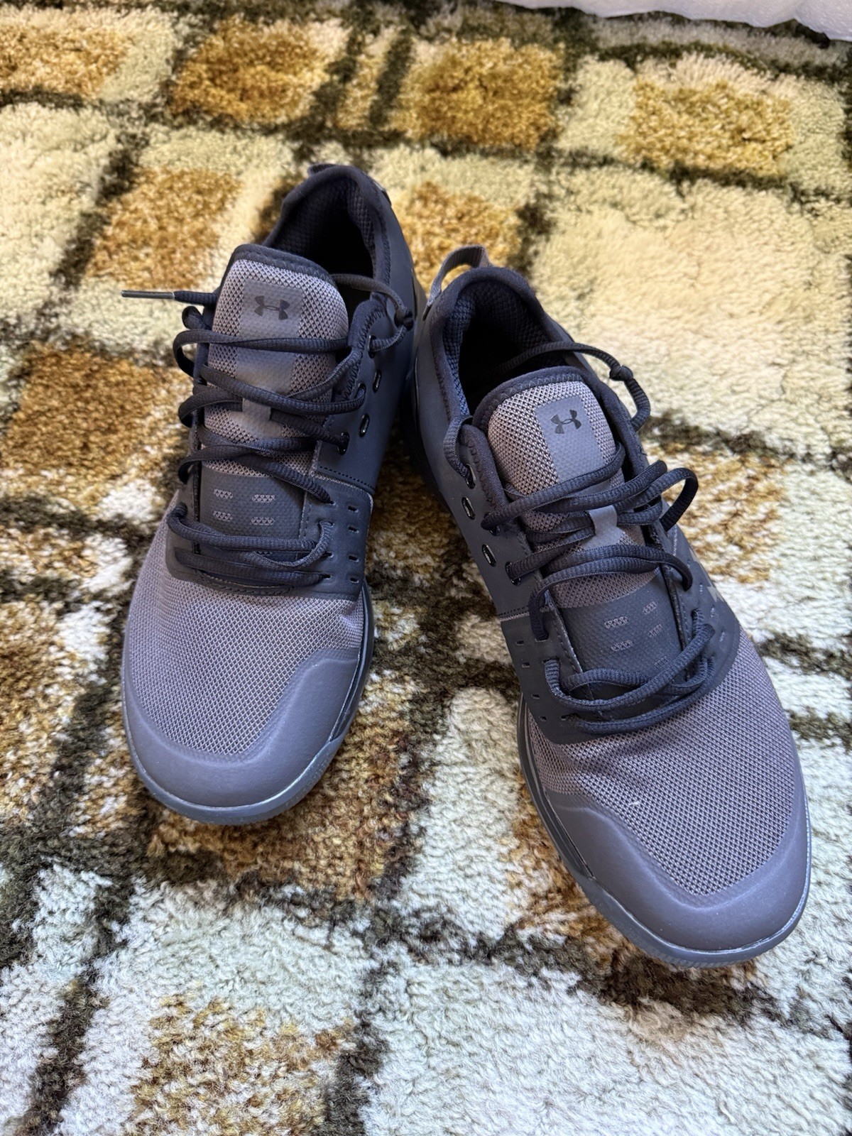 Under Armour Charged Ultimate 3.0 Running Shoes 10.5 gray and black