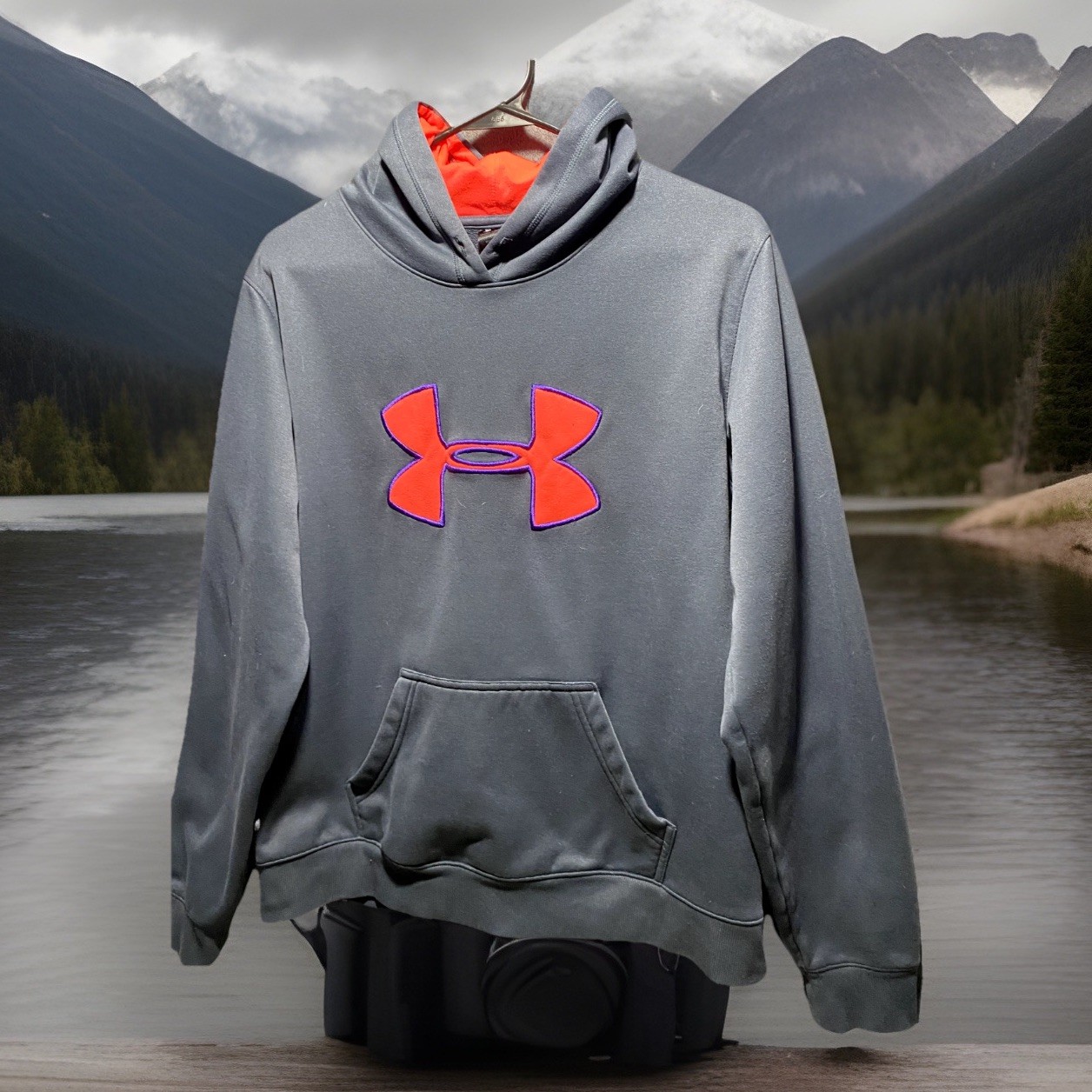 Under armour Unisex Hoodie Size Large Grey