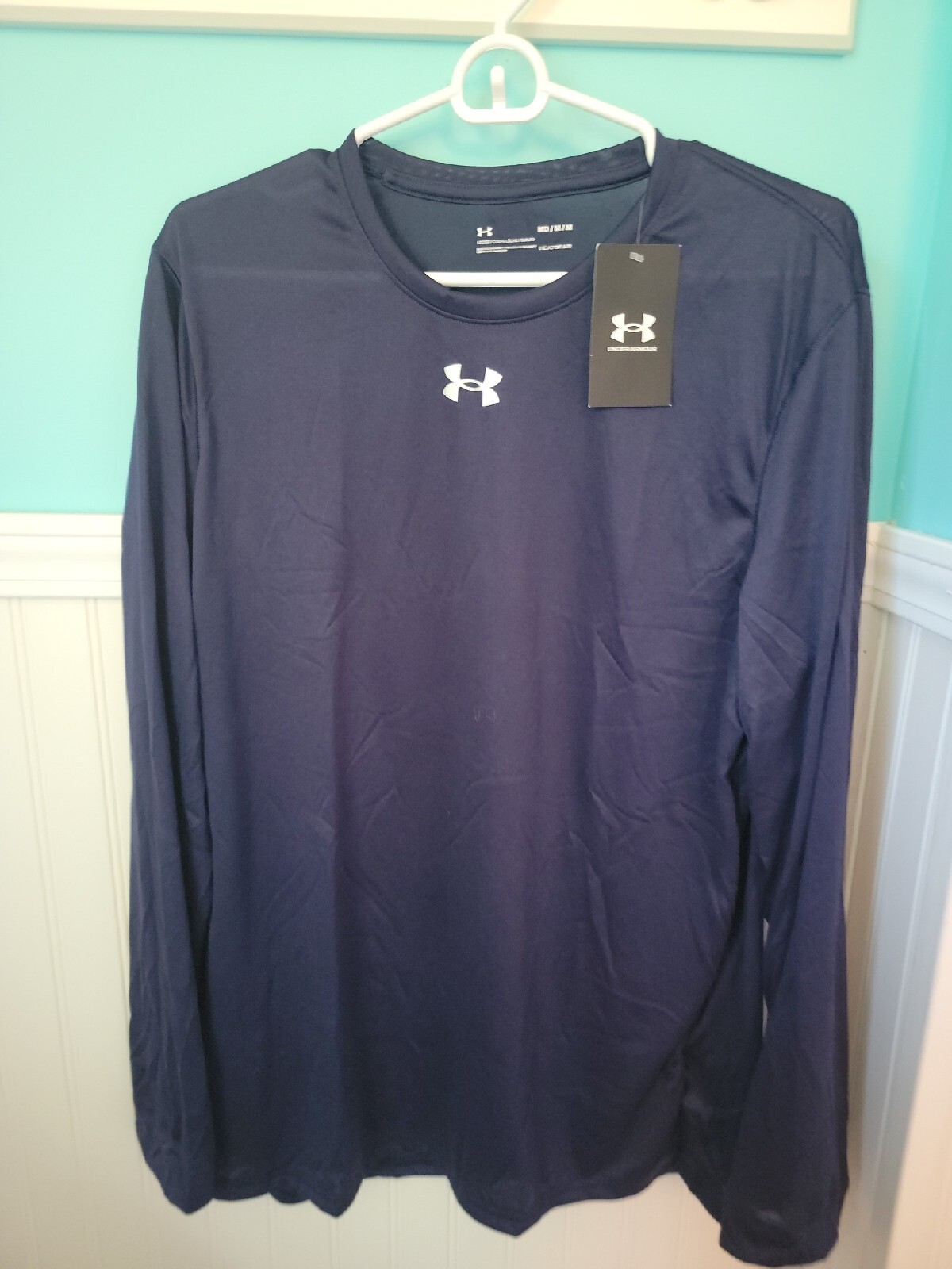 Under Armour~Men’s Locker Tee 2.0~Loose Midnight Navy~L/S. Medium. NWT
