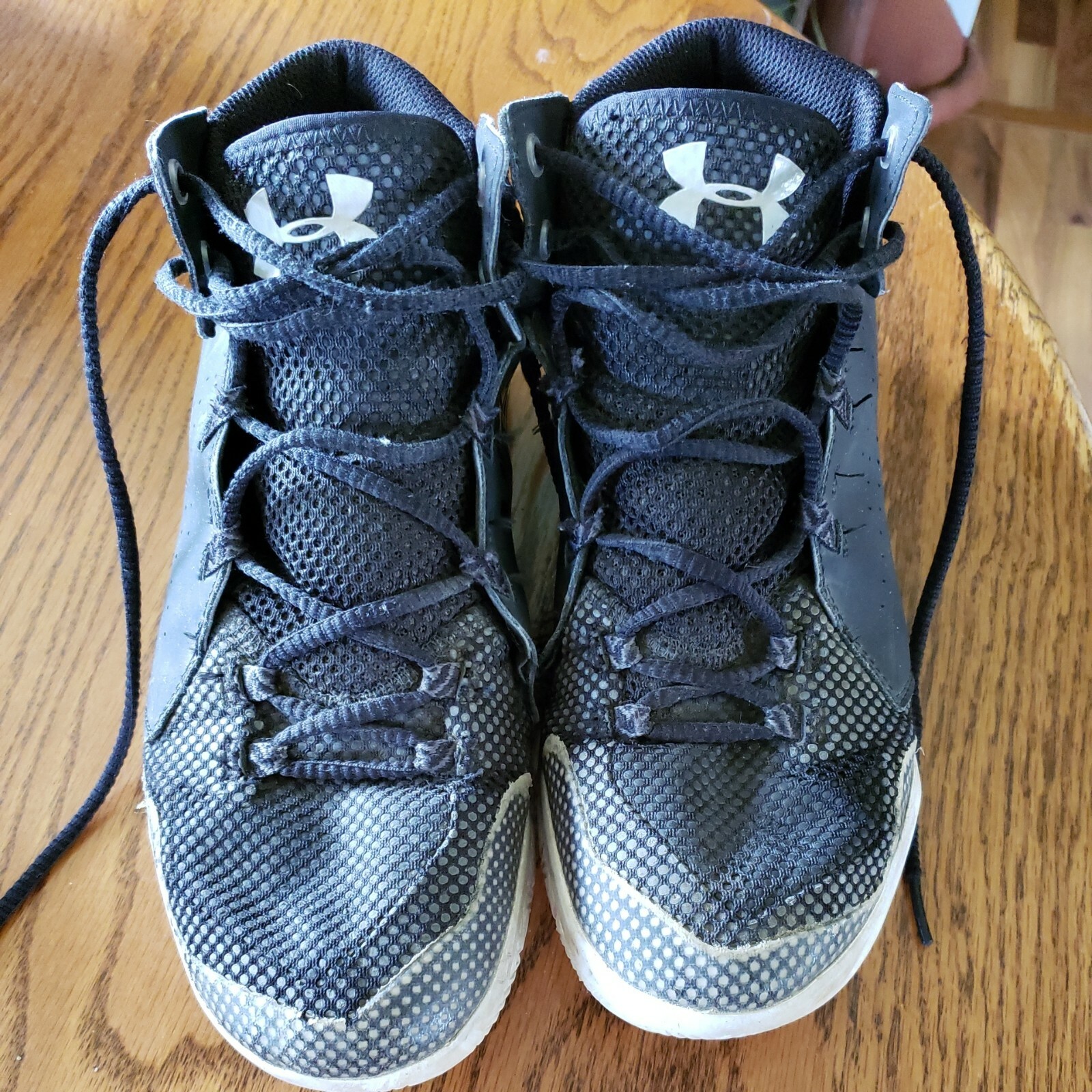 UNDER ARMOUR #1274423-003 MENS BLACK SHOES SIZE US 10.5- PRE-OWNED