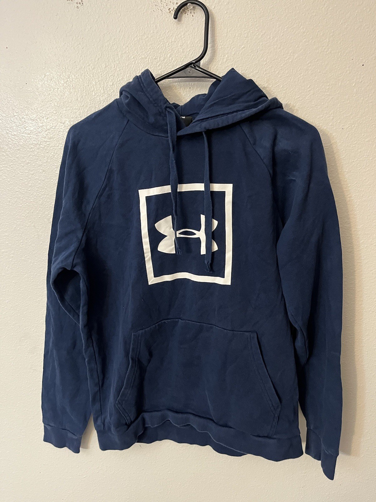 Under Armour Mens Size Medium Navy W/ Logo Fleece Hoodie Pullover Distres Coldge