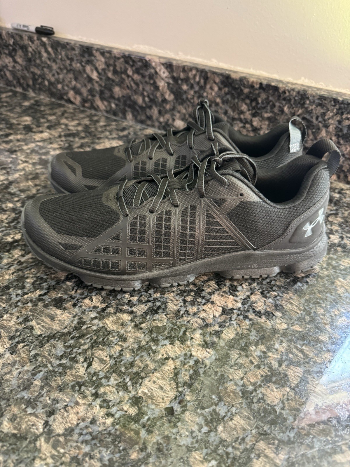 Under Armour UA Micro G Strikefast Tactical Running Shoes Size 10. NWOB Black