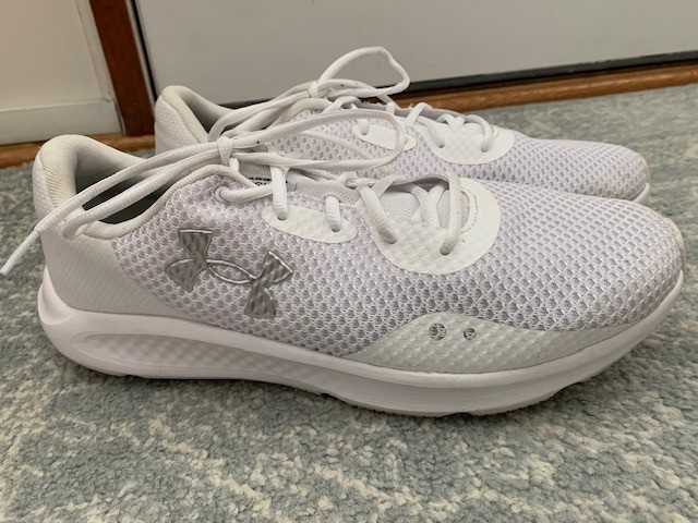 Men’s Under Armour Charged Pursuit 3 Running Shoes white silver logo Size 11.5